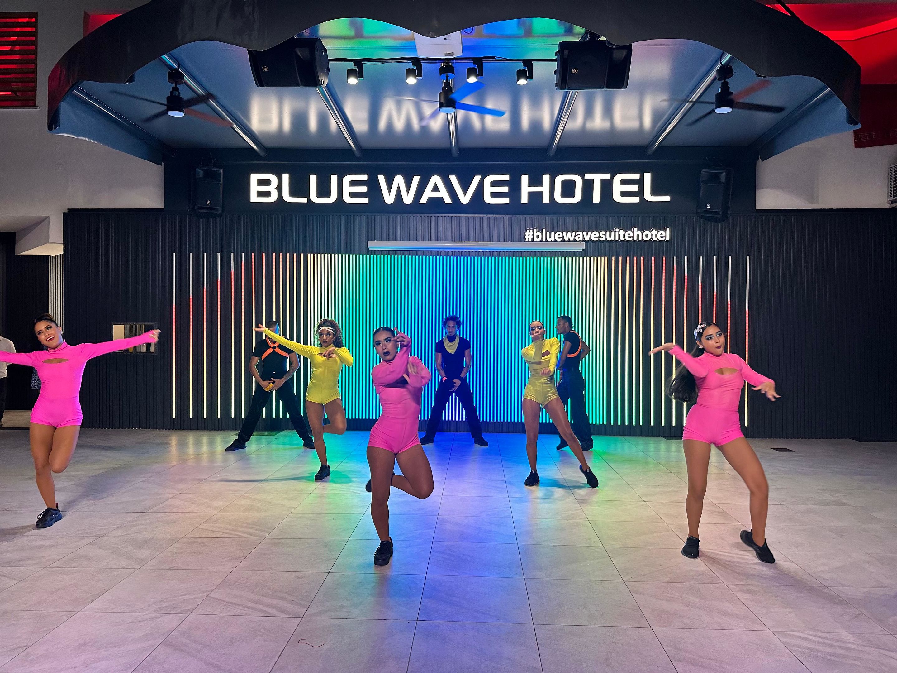 BLUE WAVE SUITE HOTEL
