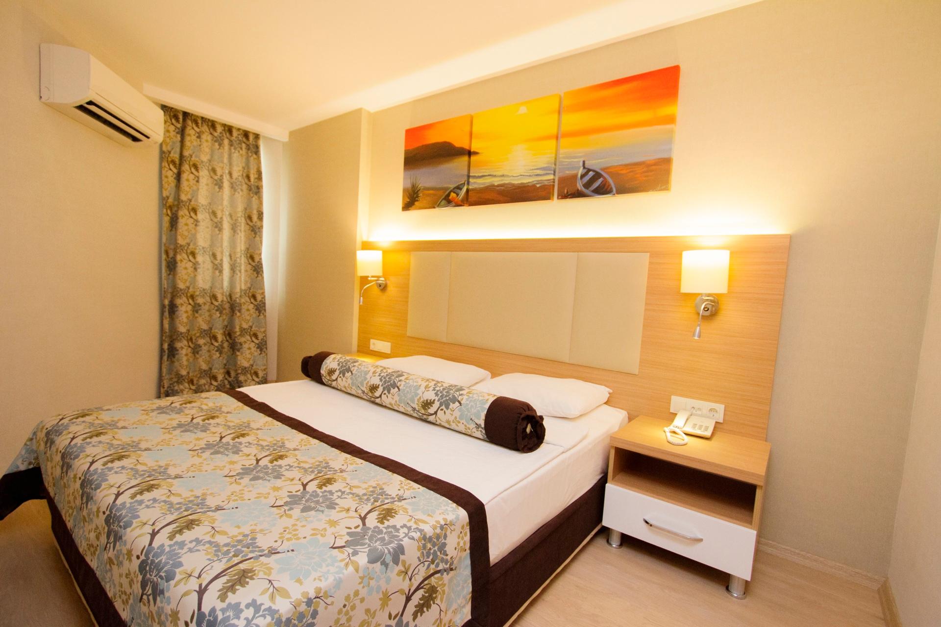 BLUE WAVE SUITE HOTEL