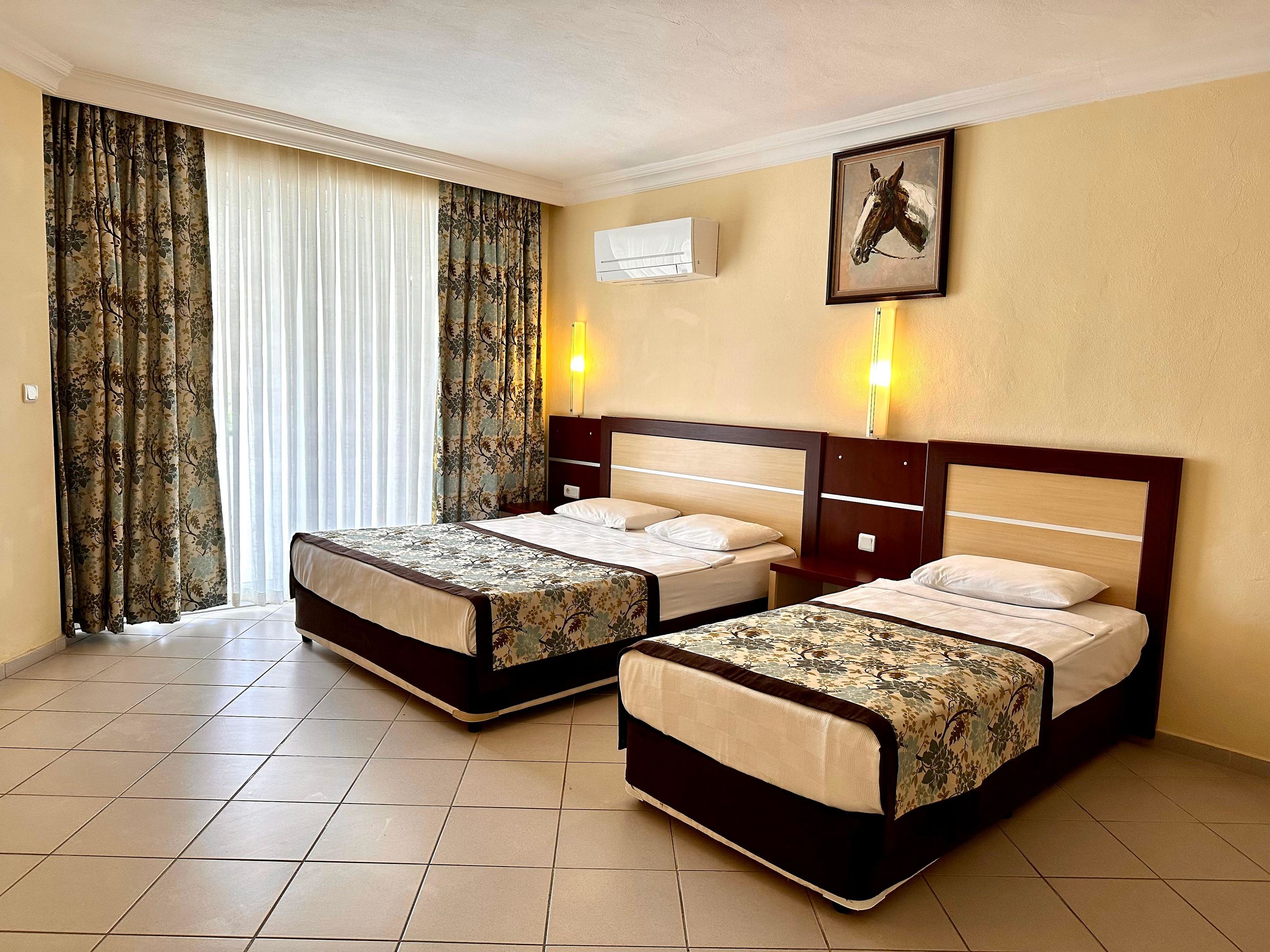 BLUE WAVE SUITE HOTEL