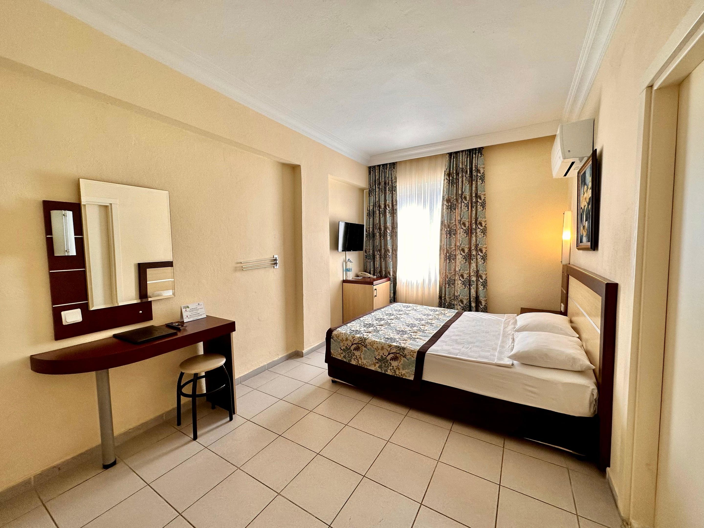 BLUE WAVE SUITE HOTEL
