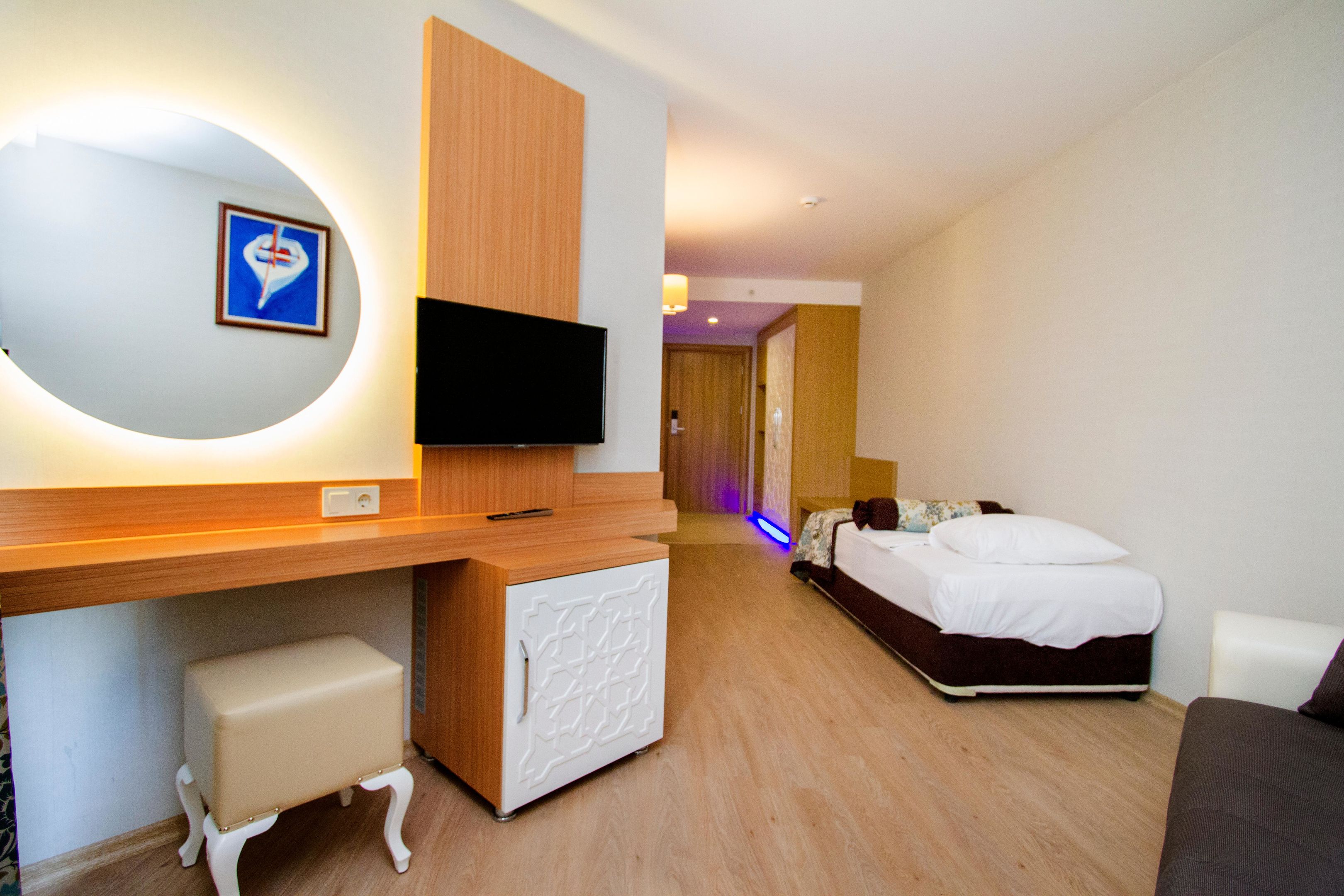 BLUE WAVE SUITE HOTEL