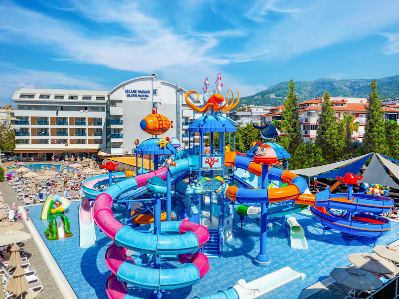 BLUE WAVE SUITE HOTEL