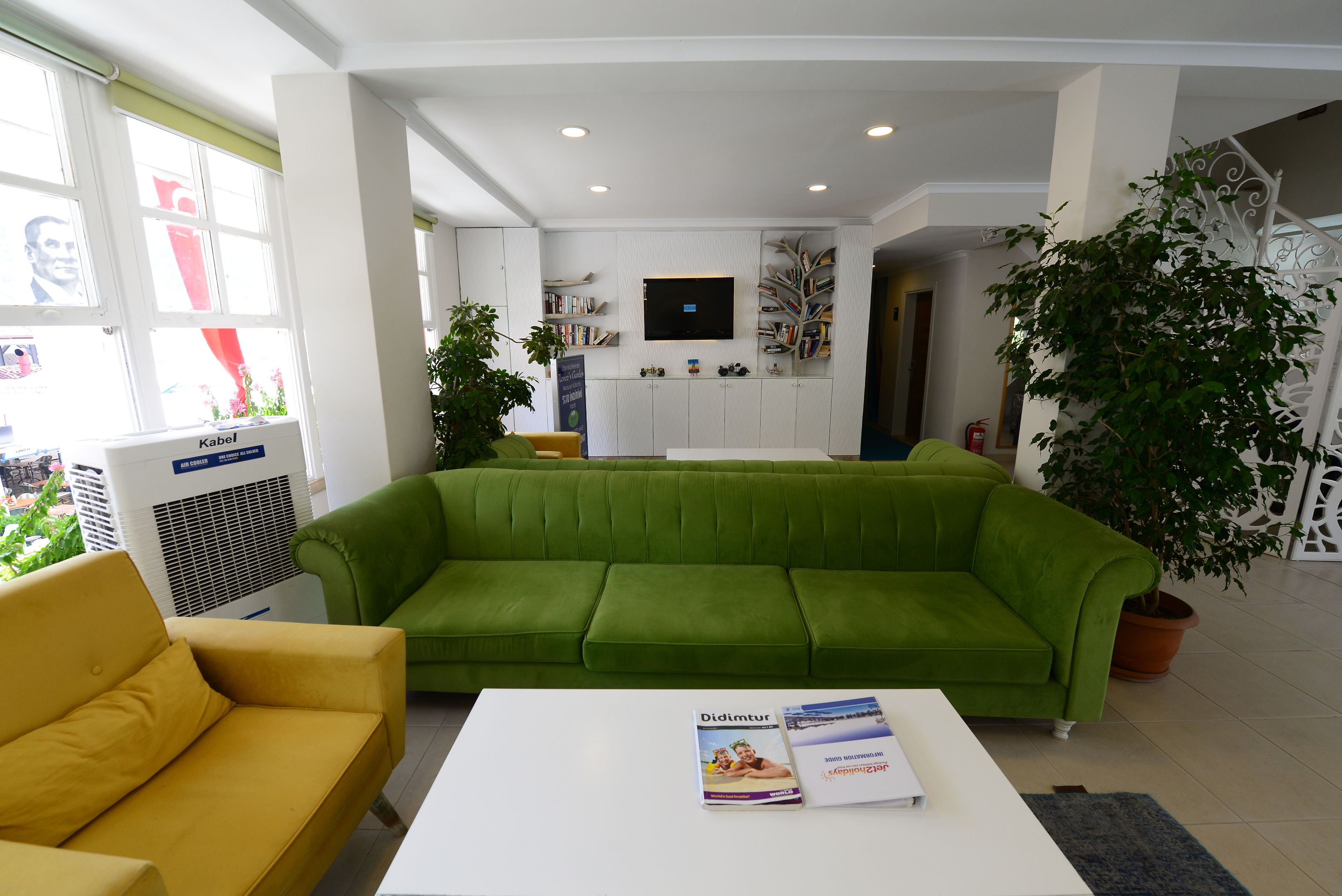 TONOZ BEACH HOTEL