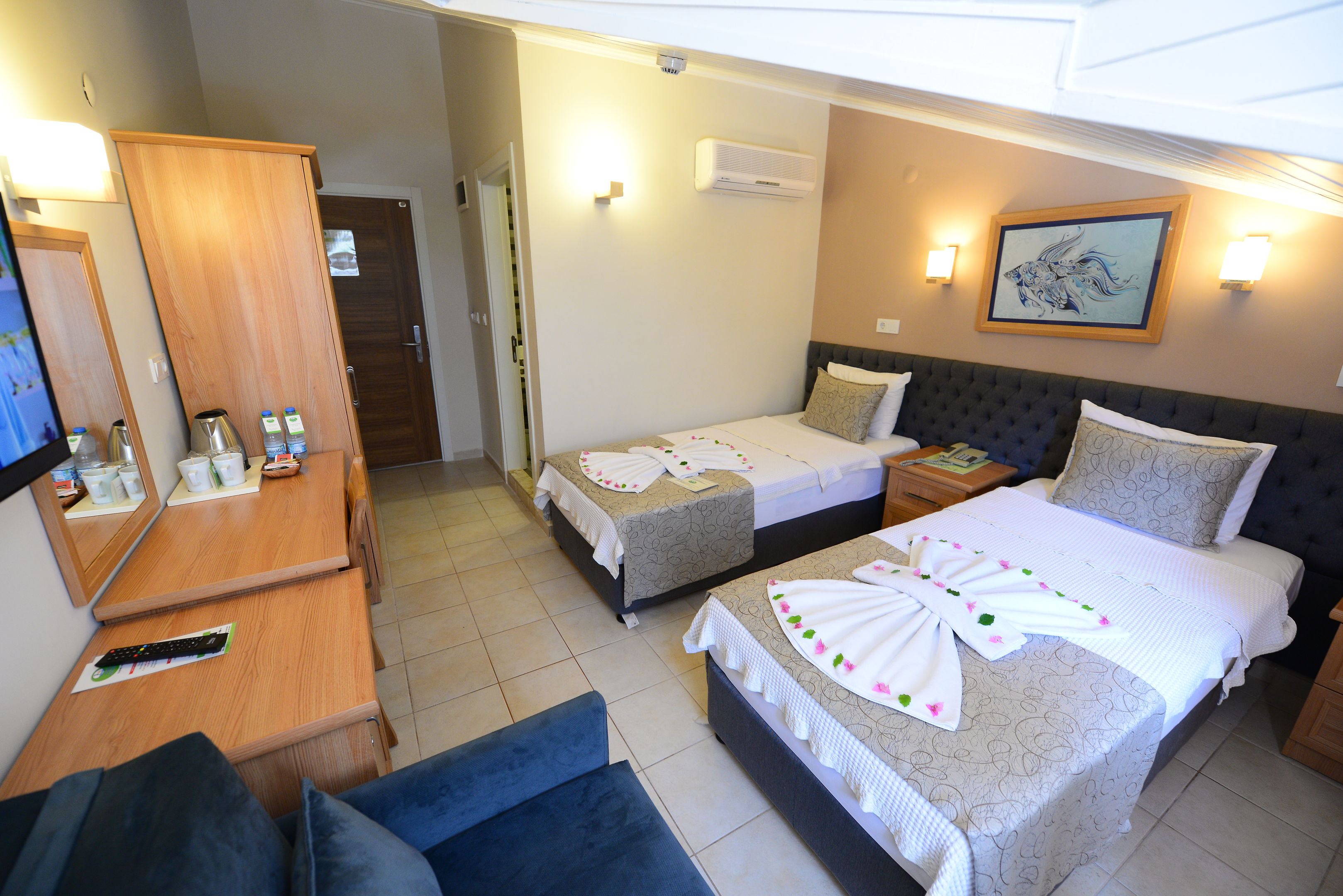 TONOZ BEACH HOTEL