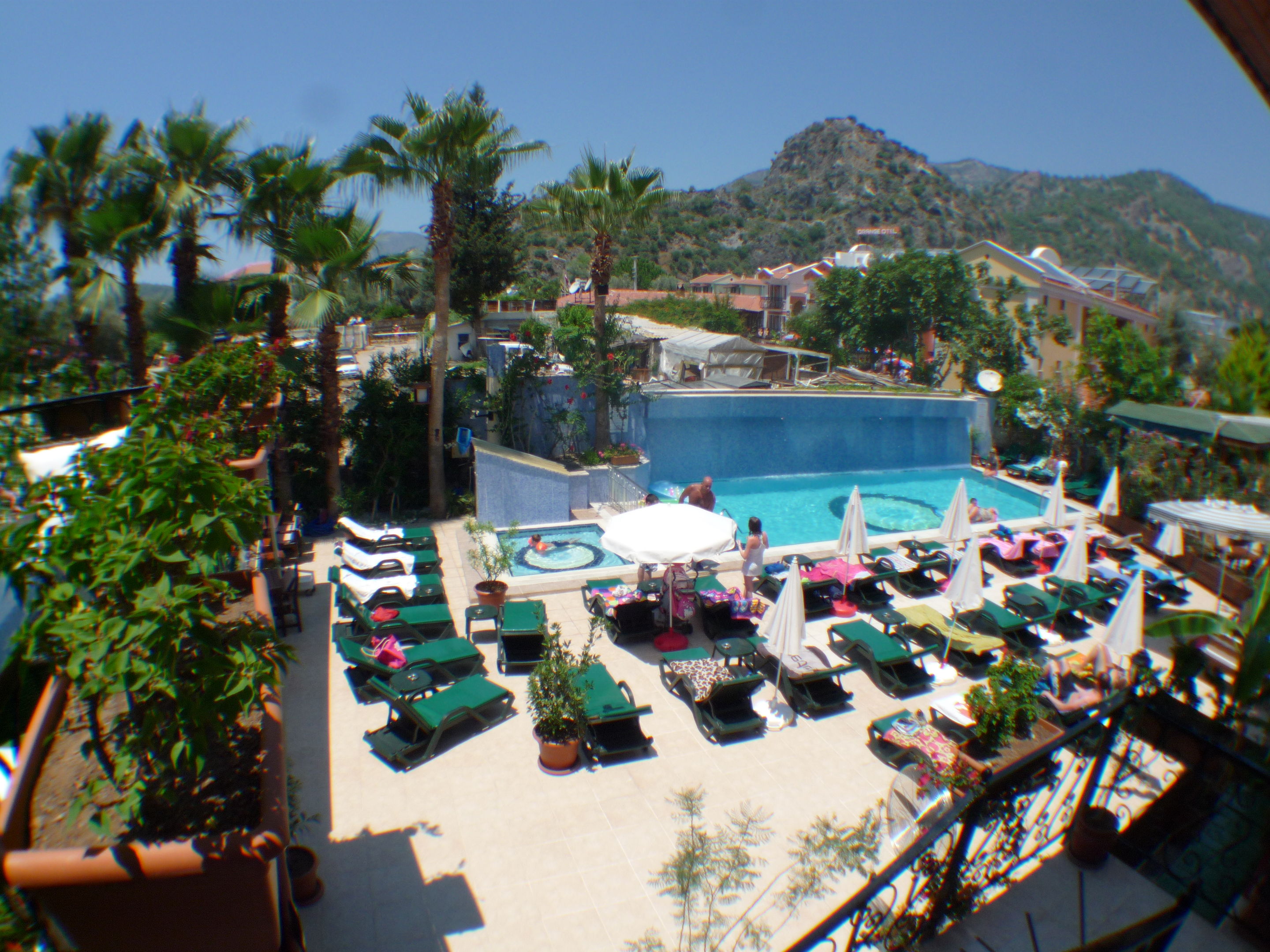TONOZ BEACH HOTEL