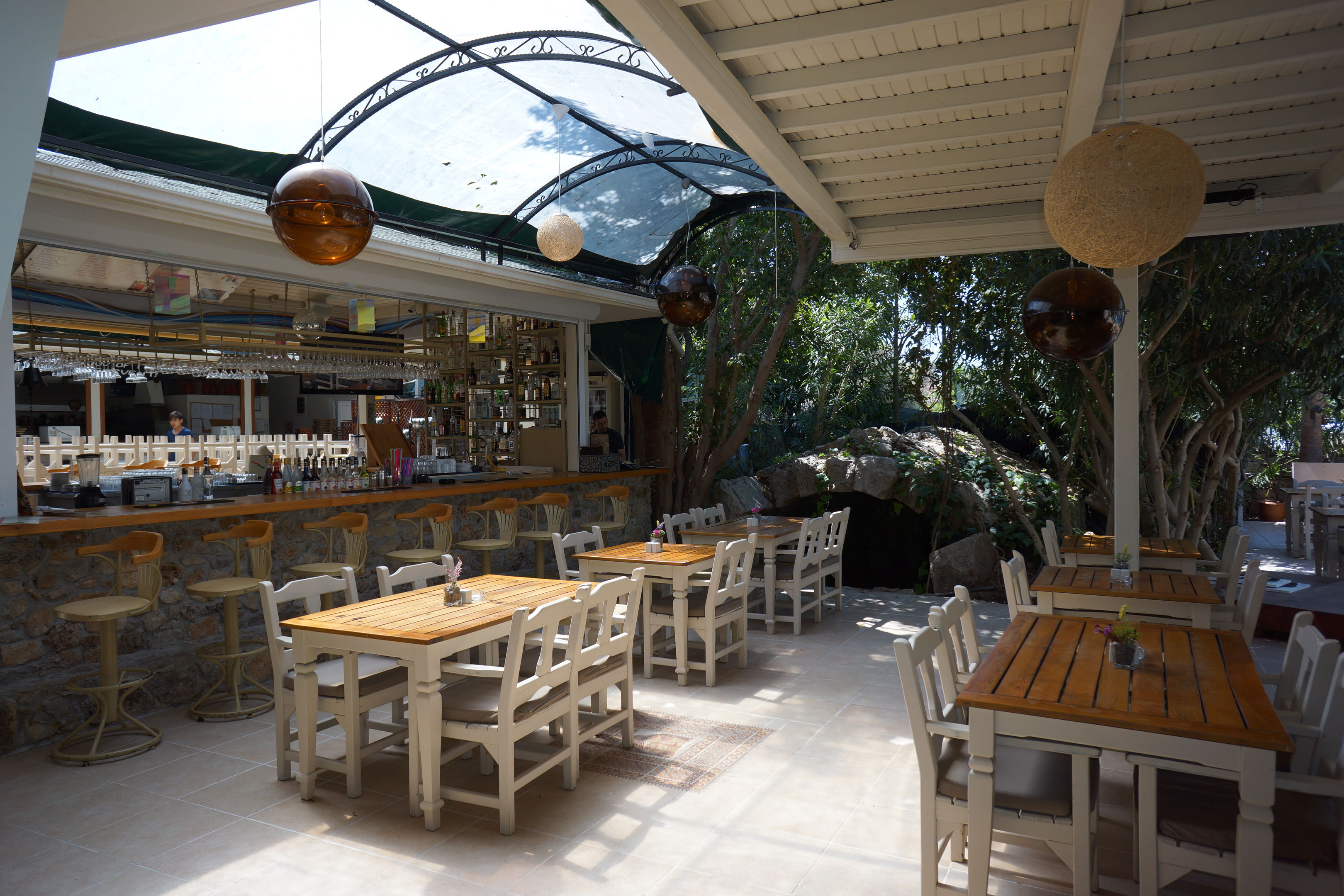 TONOZ BEACH HOTEL