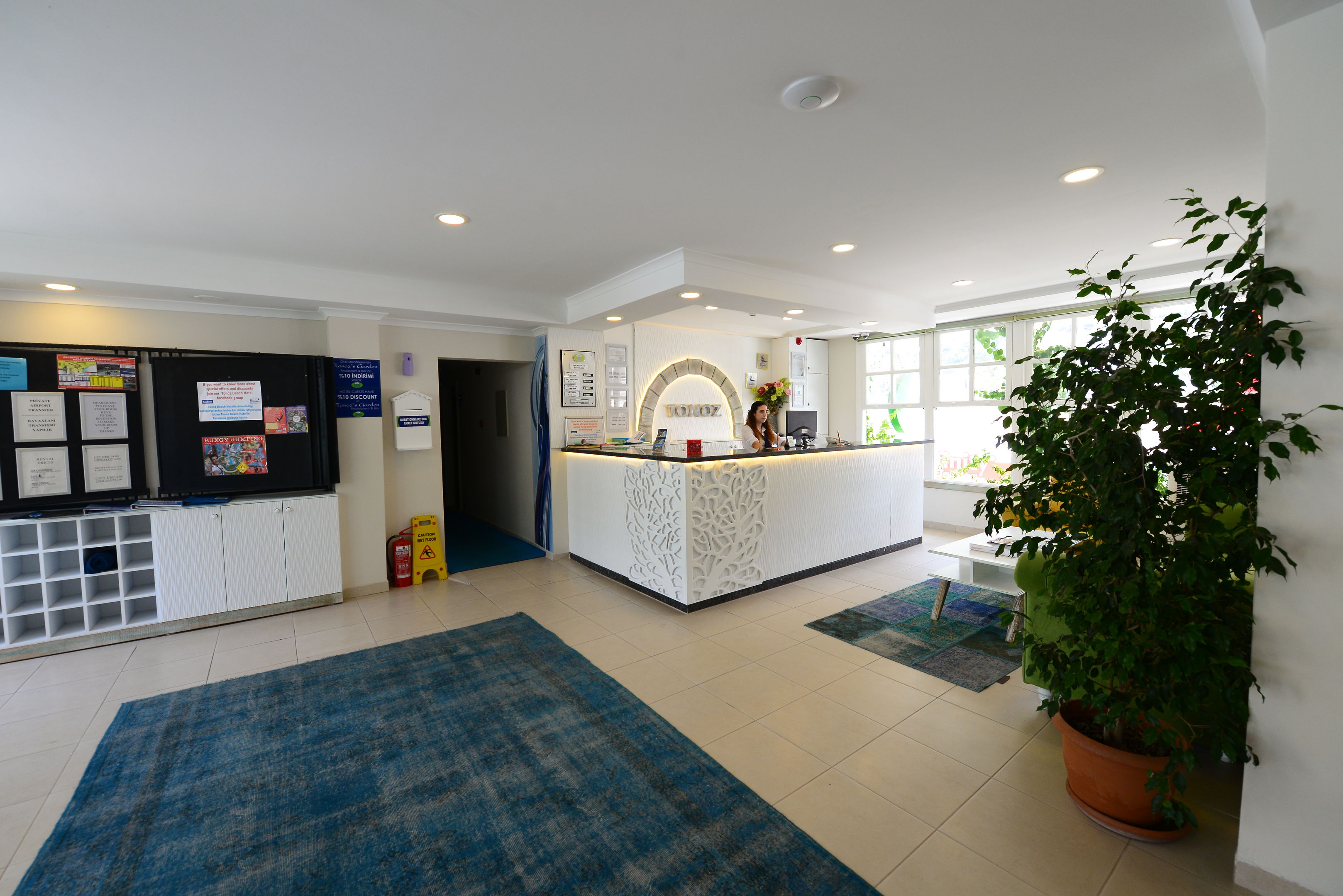 TONOZ BEACH HOTEL