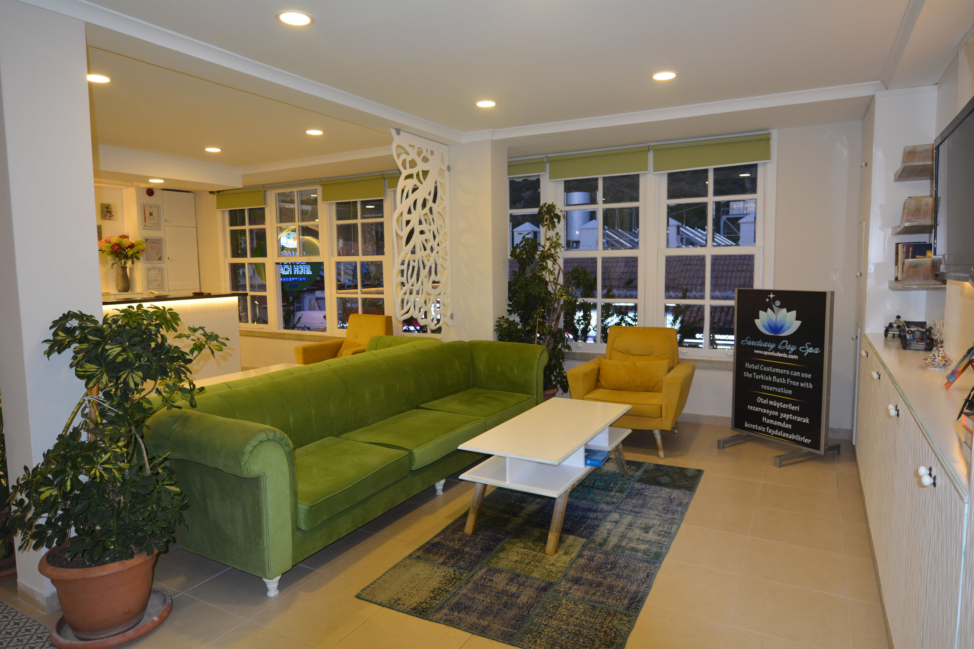 TONOZ BEACH HOTEL