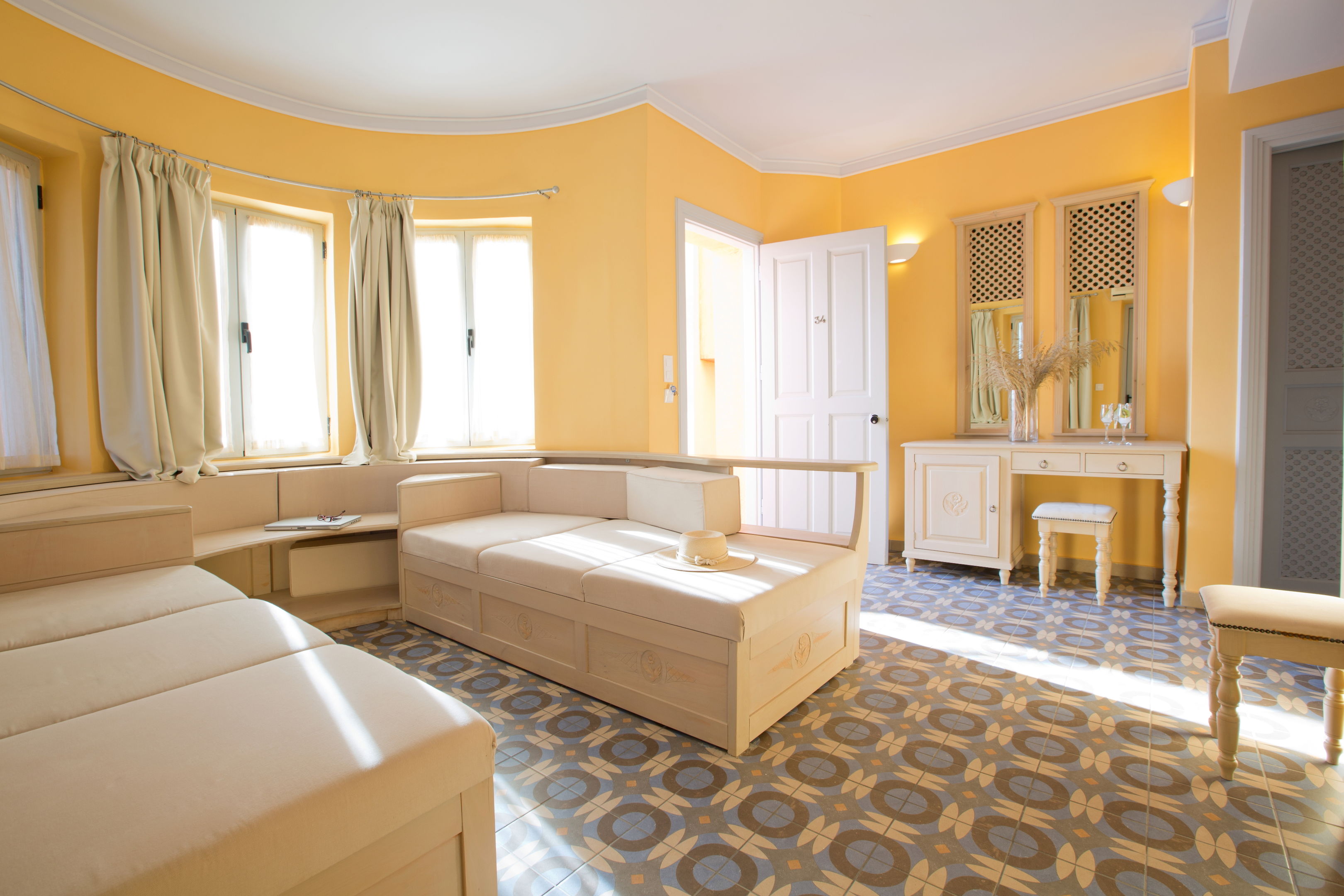 RED TOWER HOTEL - SUITES