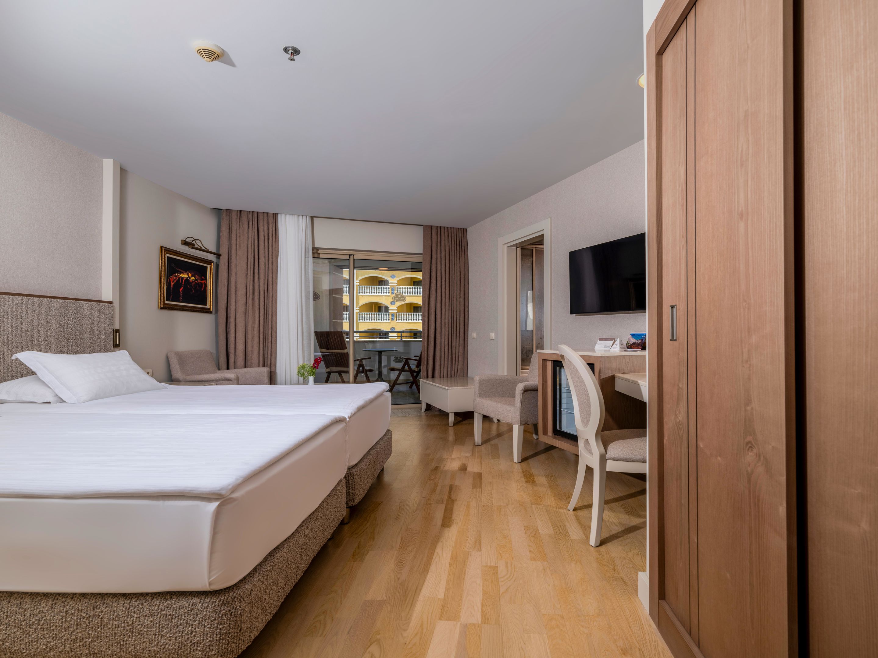 MELAS HOTEL LARA