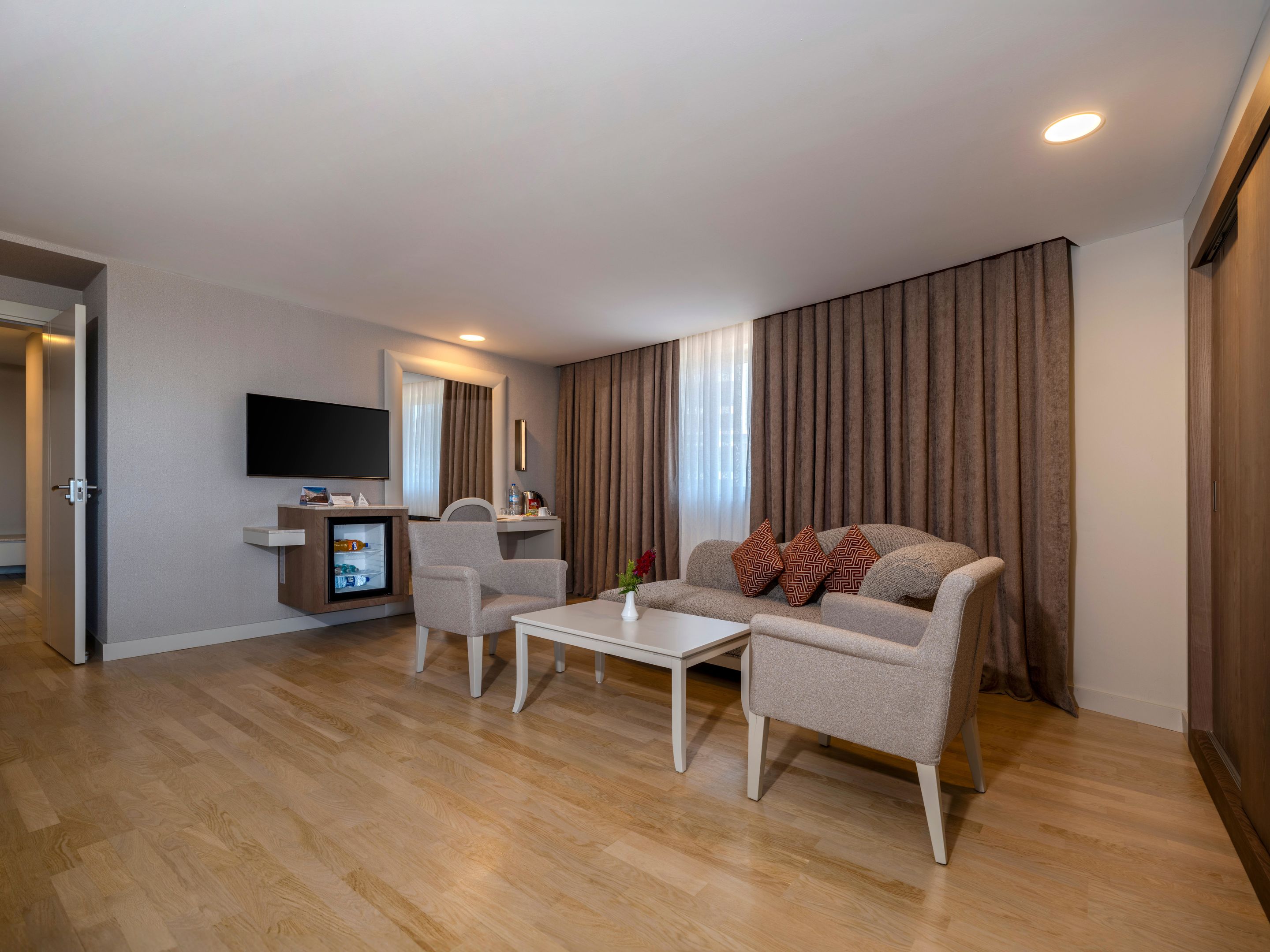 MELAS HOTEL LARA