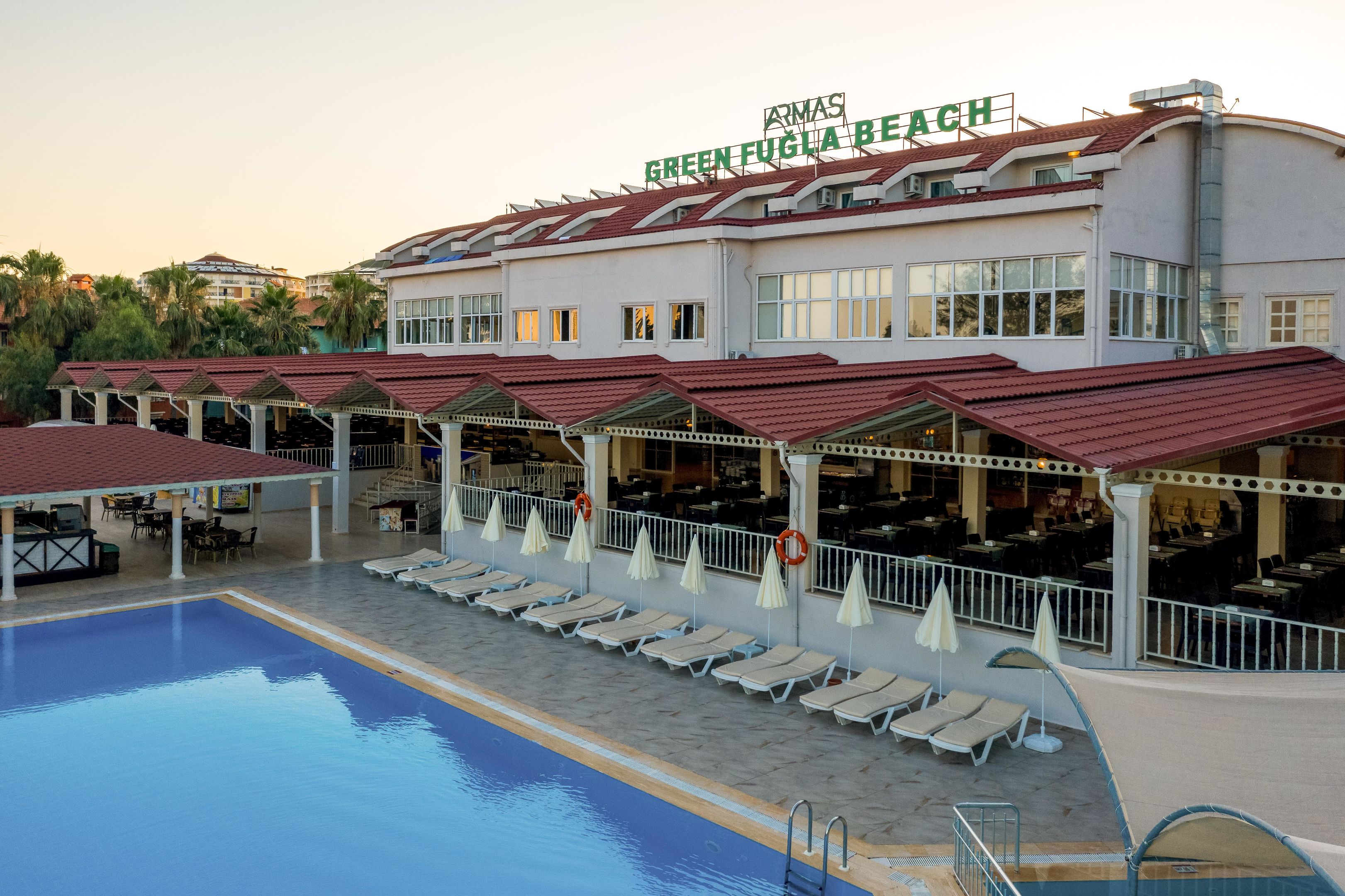 ARMAS GREEN FUGLA BEACH