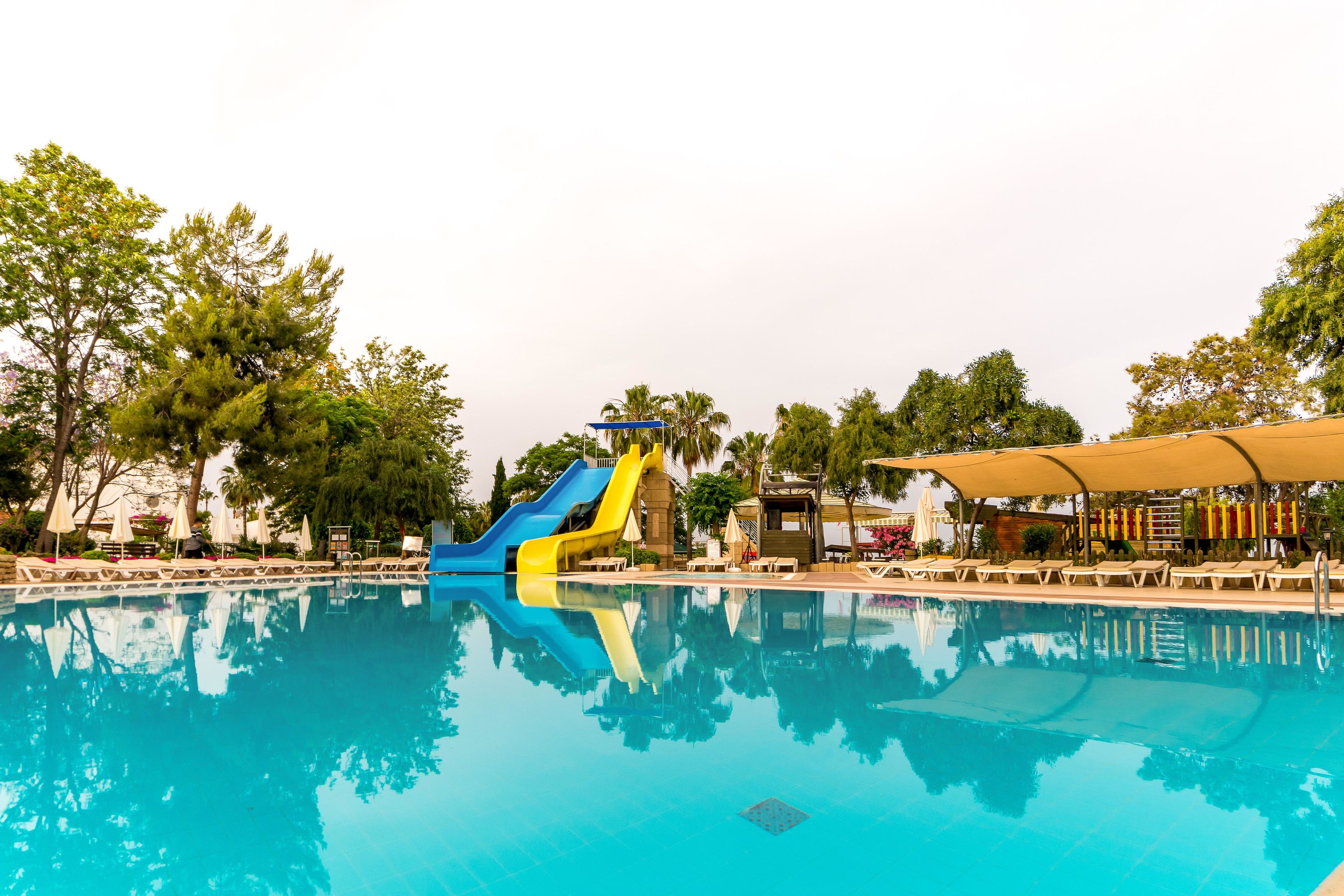 ARMAS GREEN FUGLA BEACH