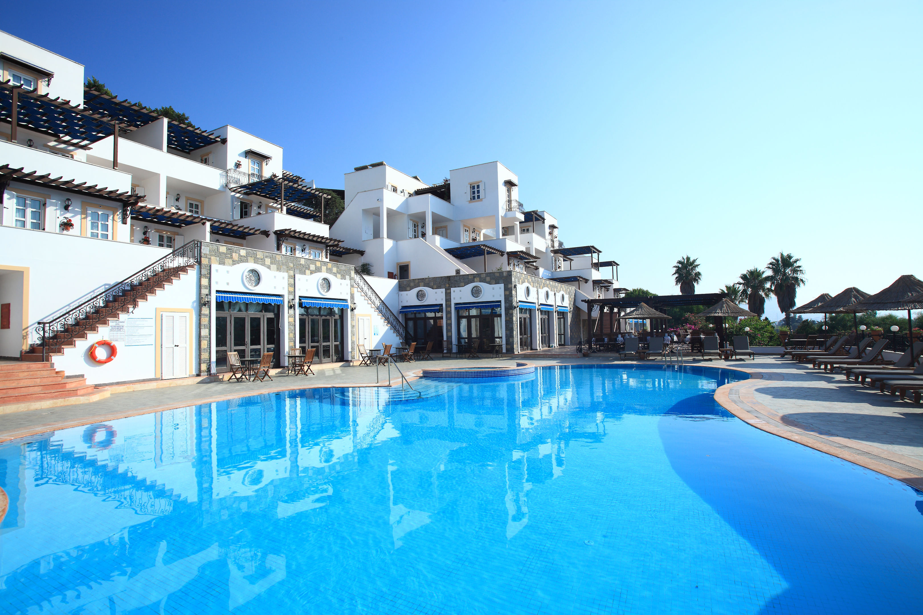 ELEMENTA HOTEL 12+