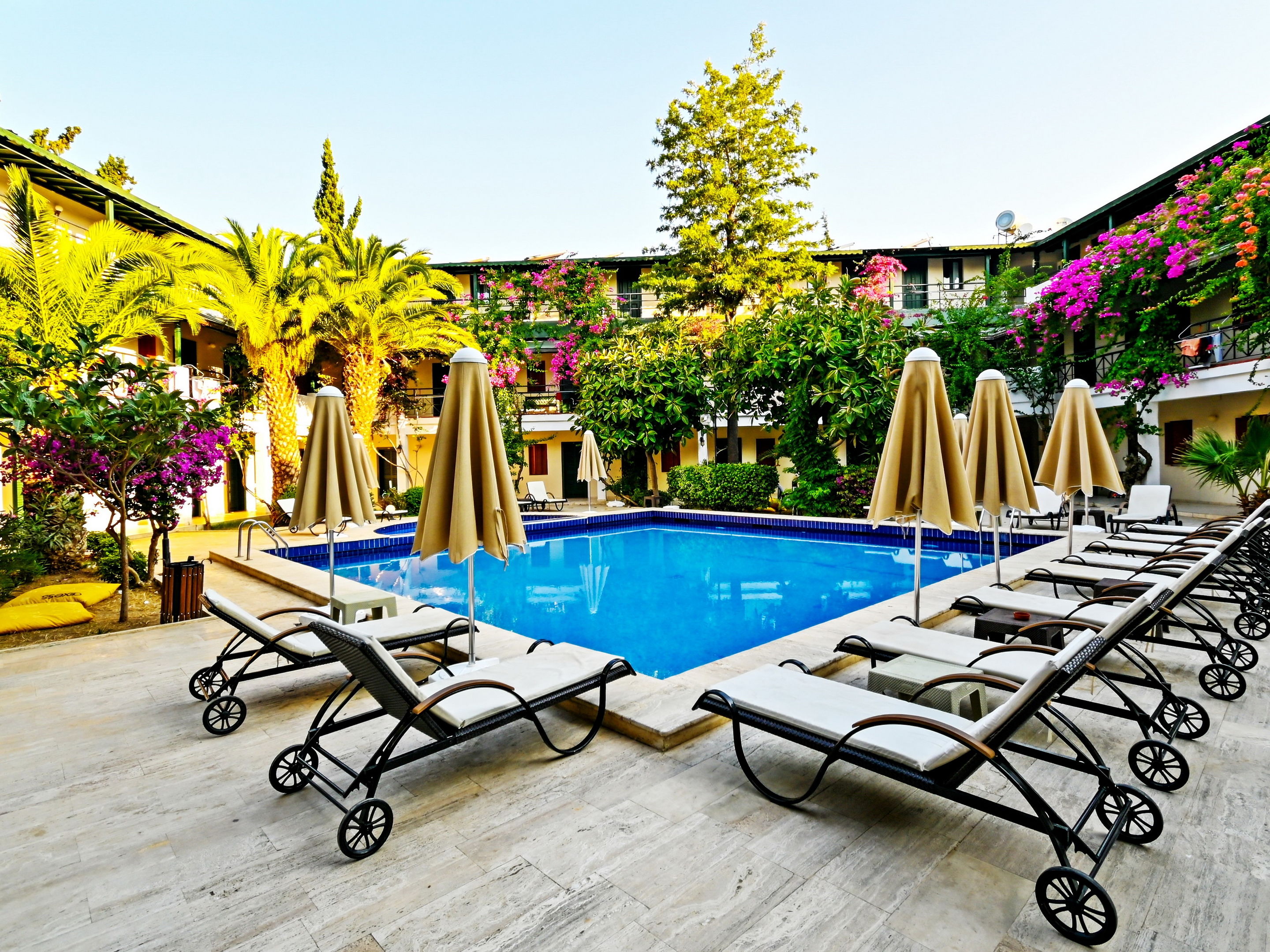BLEU NUIT HOTEL