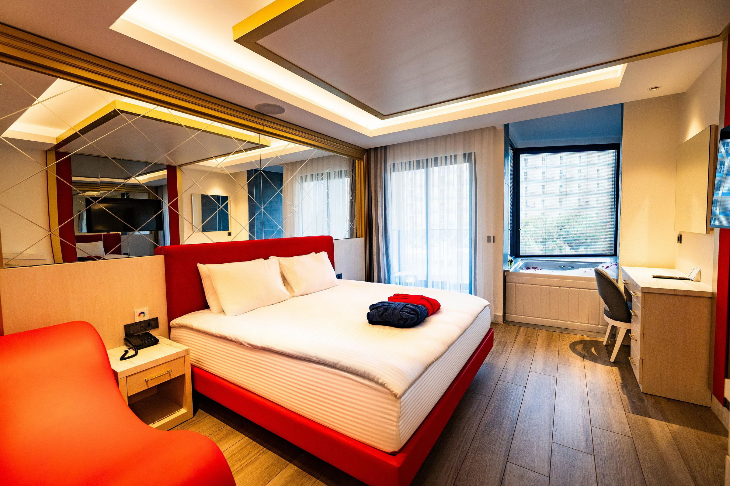 GRANADA LUXURY RED ADULT ONLY 16+