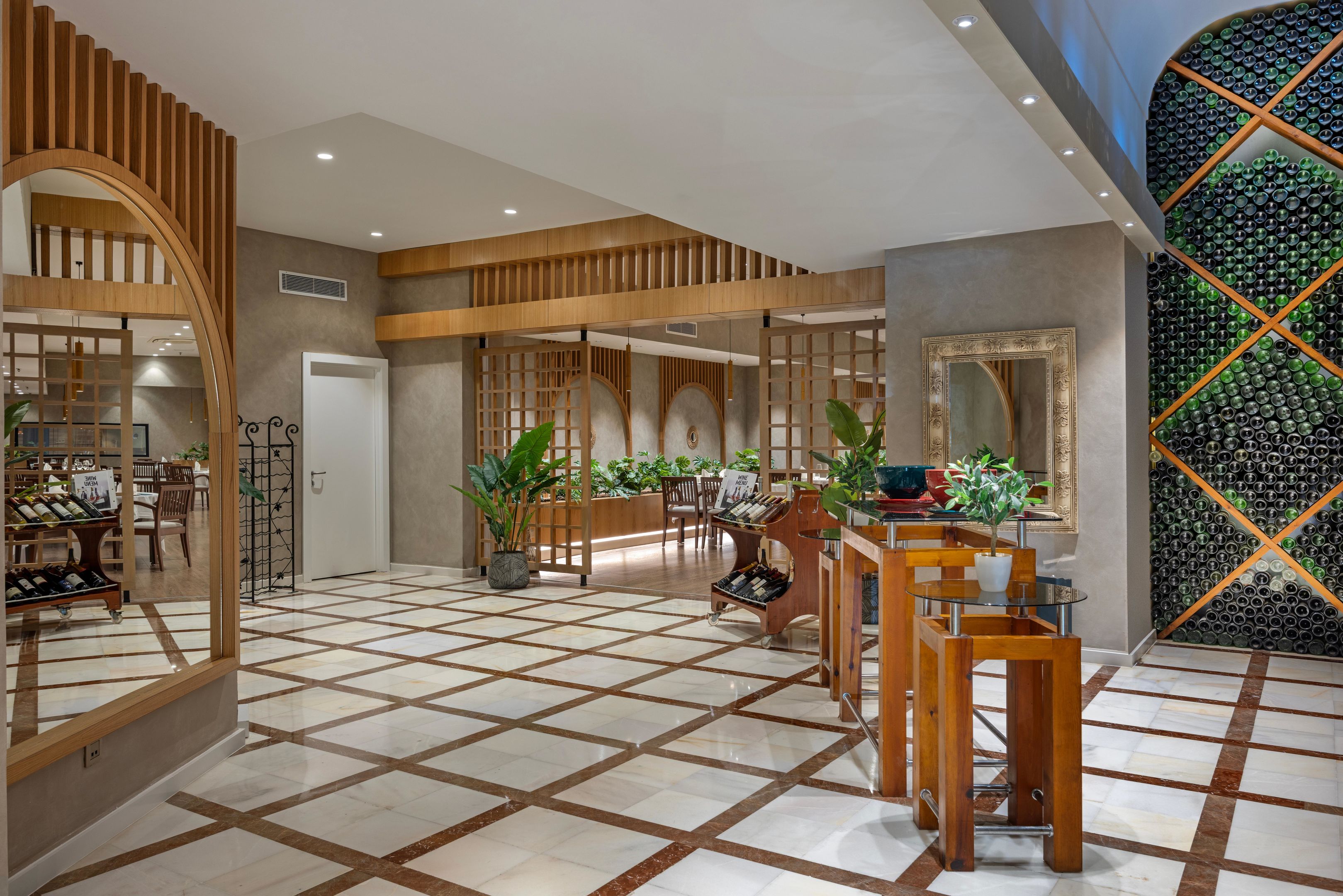 SEVEN SEAS HOTEL LIFE