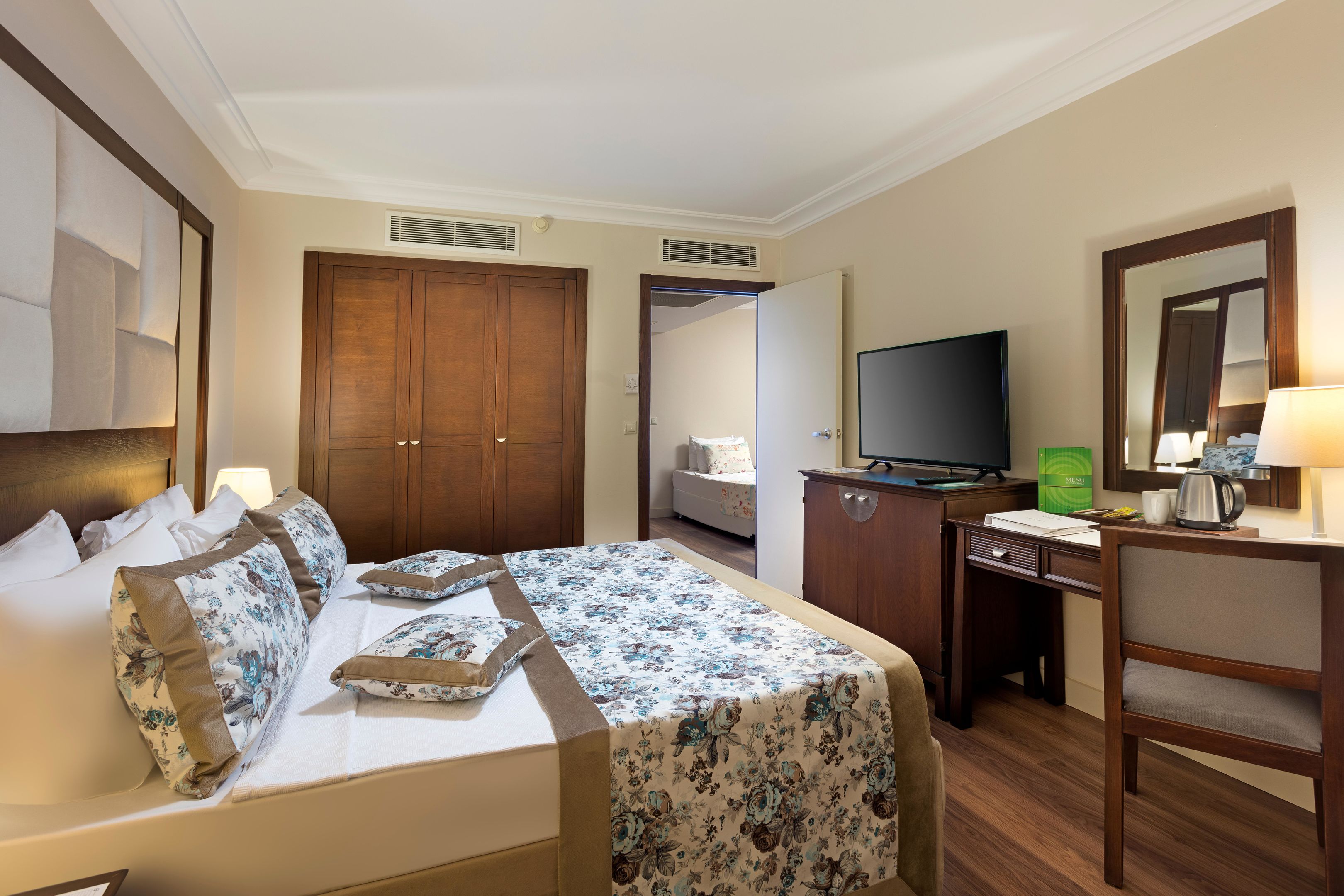 SEVEN SEAS HOTEL LIFE