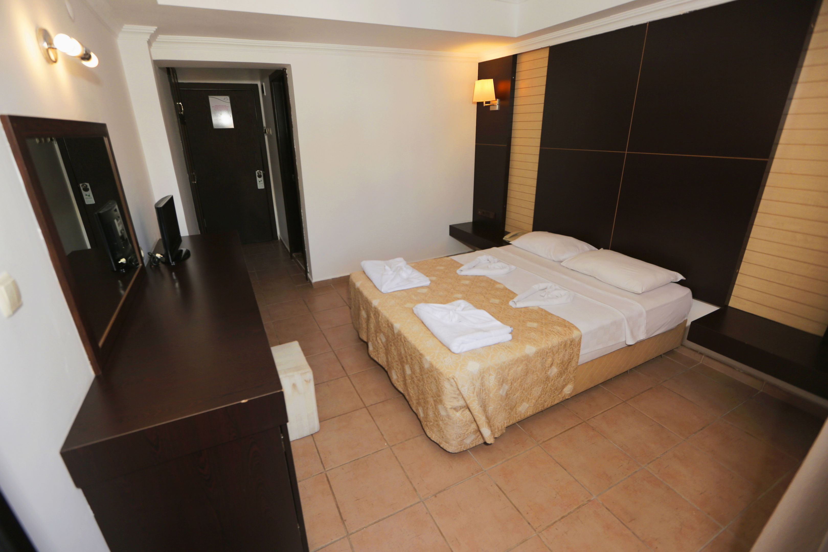 CLUB MUNAMAR BEACH RESORT