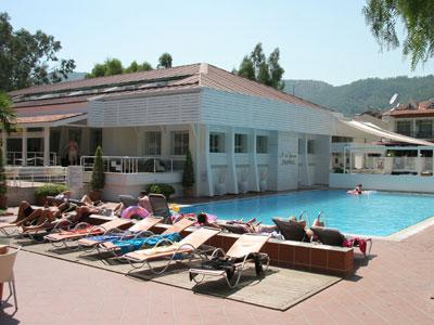 CLUB MUNAMAR BEACH RESORT