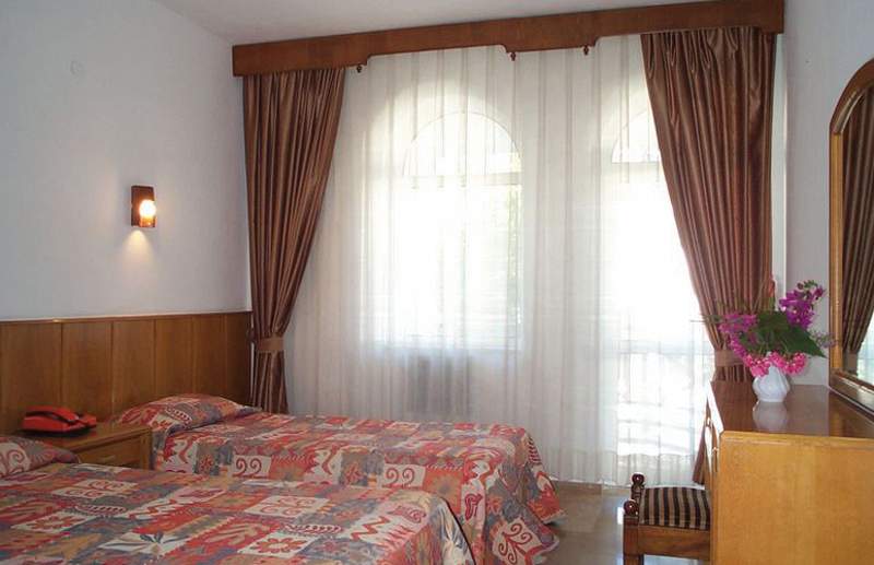 CLUB MUNAMAR BEACH RESORT