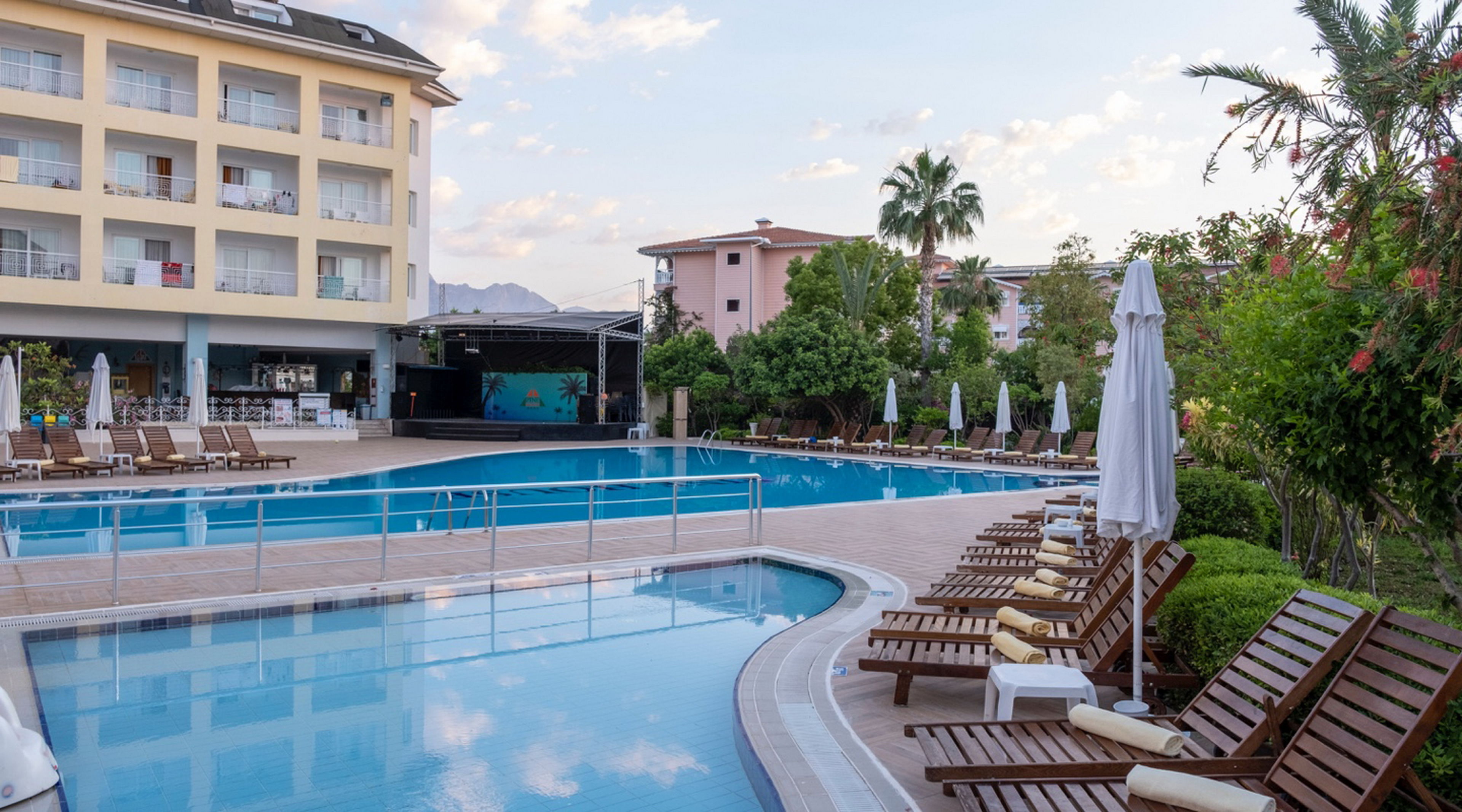 PINE HOUSE HOTEL