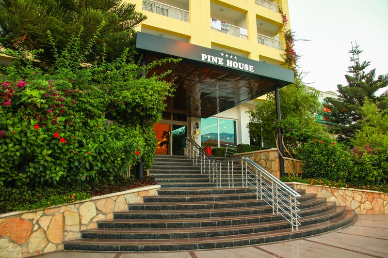 PINE HOUSE HOTEL