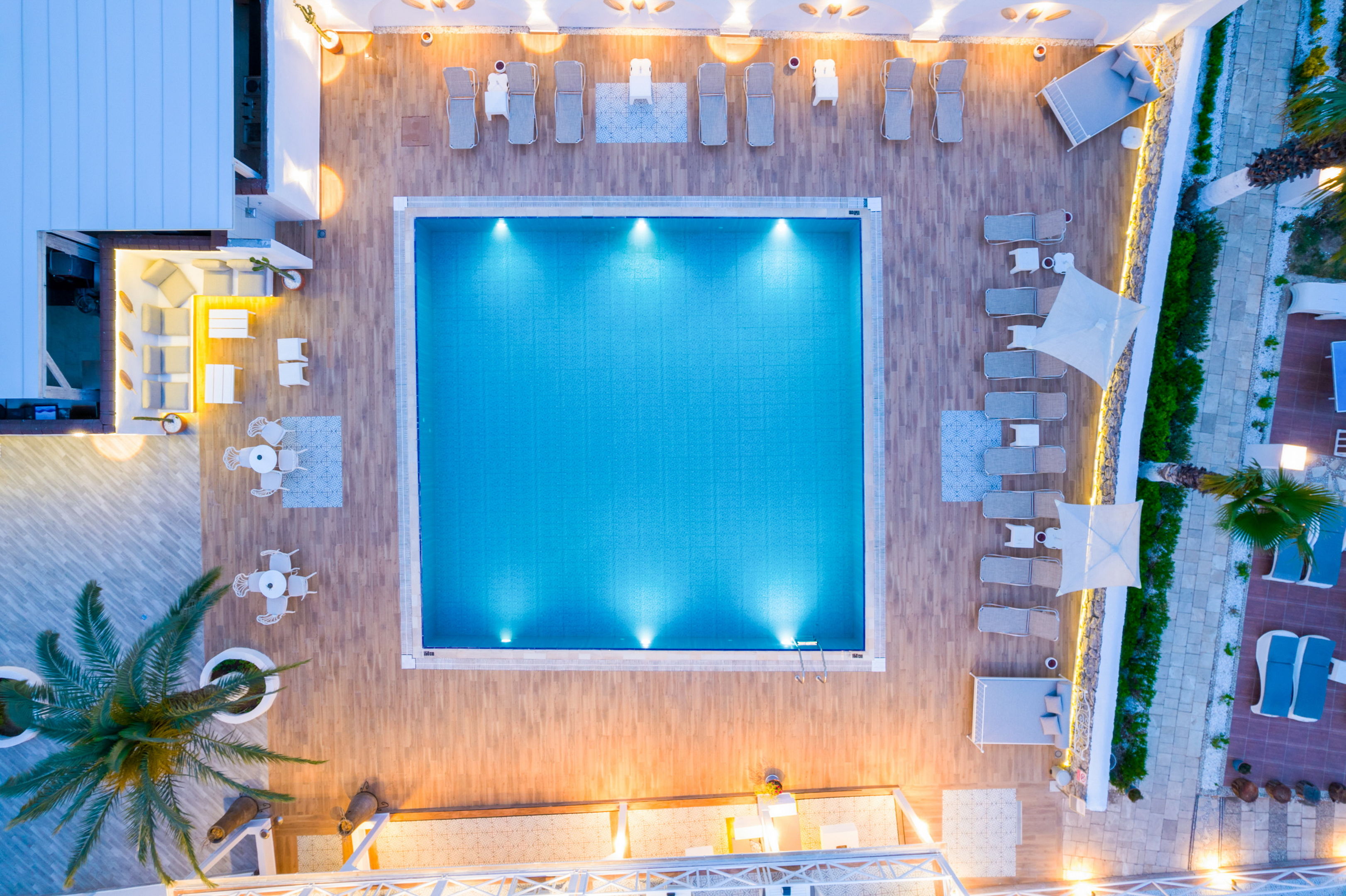 CASA BLANCA BEACH HOTEL 13+