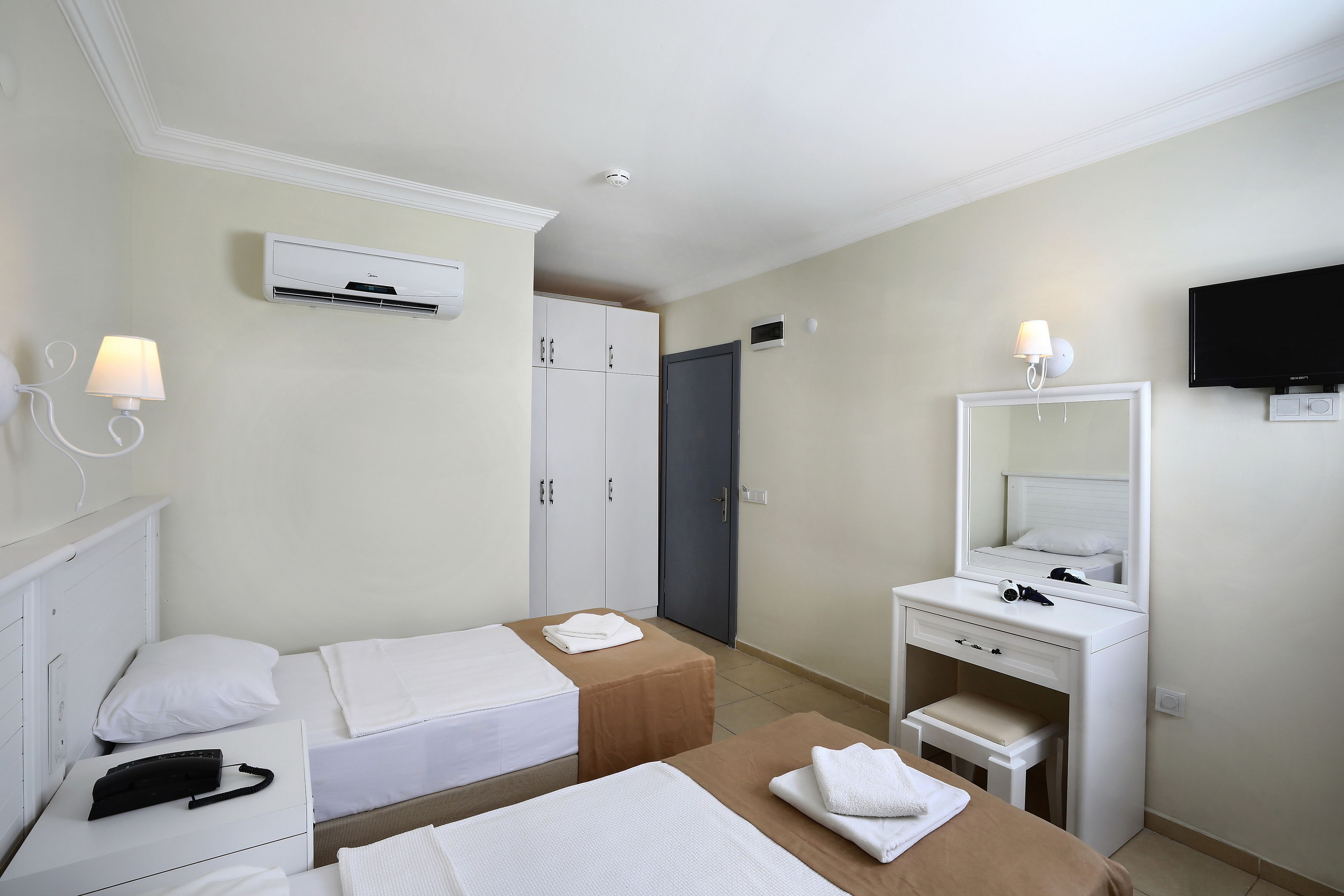SUMMER GARDEN SUITES - BEACH HOTEL