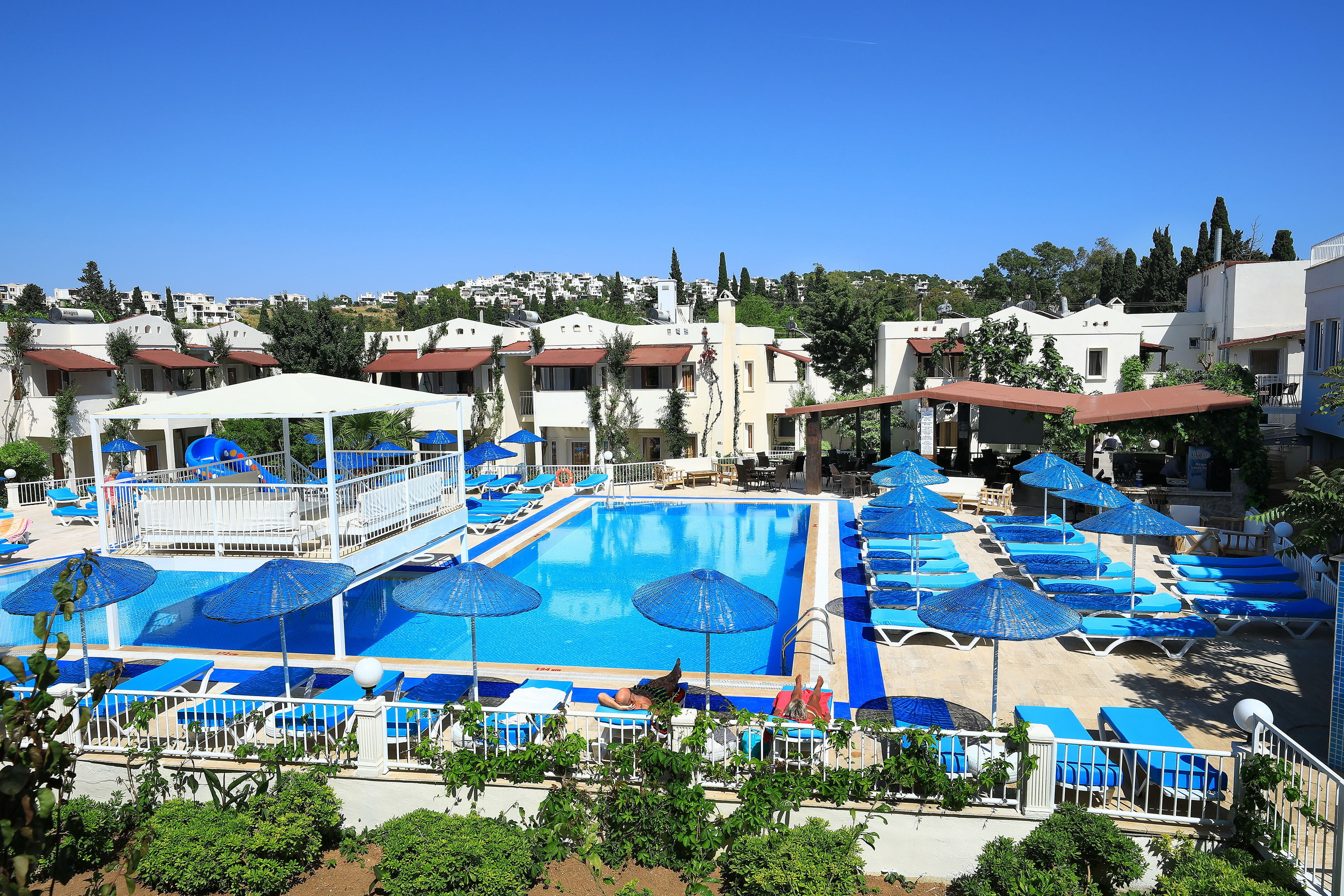 SUMMER GARDEN SUITES - BEACH HOTEL
