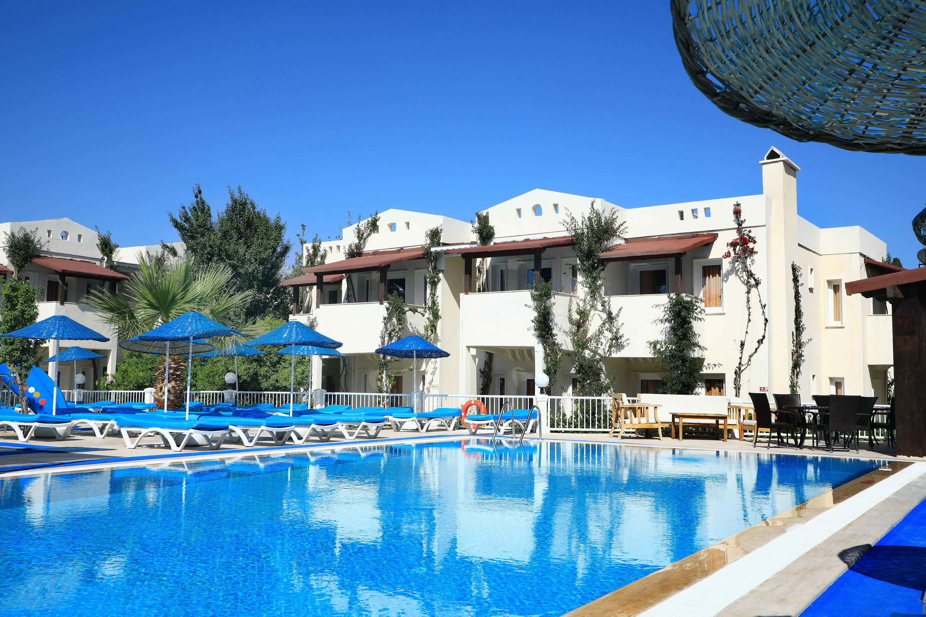 SUMMER GARDEN SUITES - BEACH HOTEL