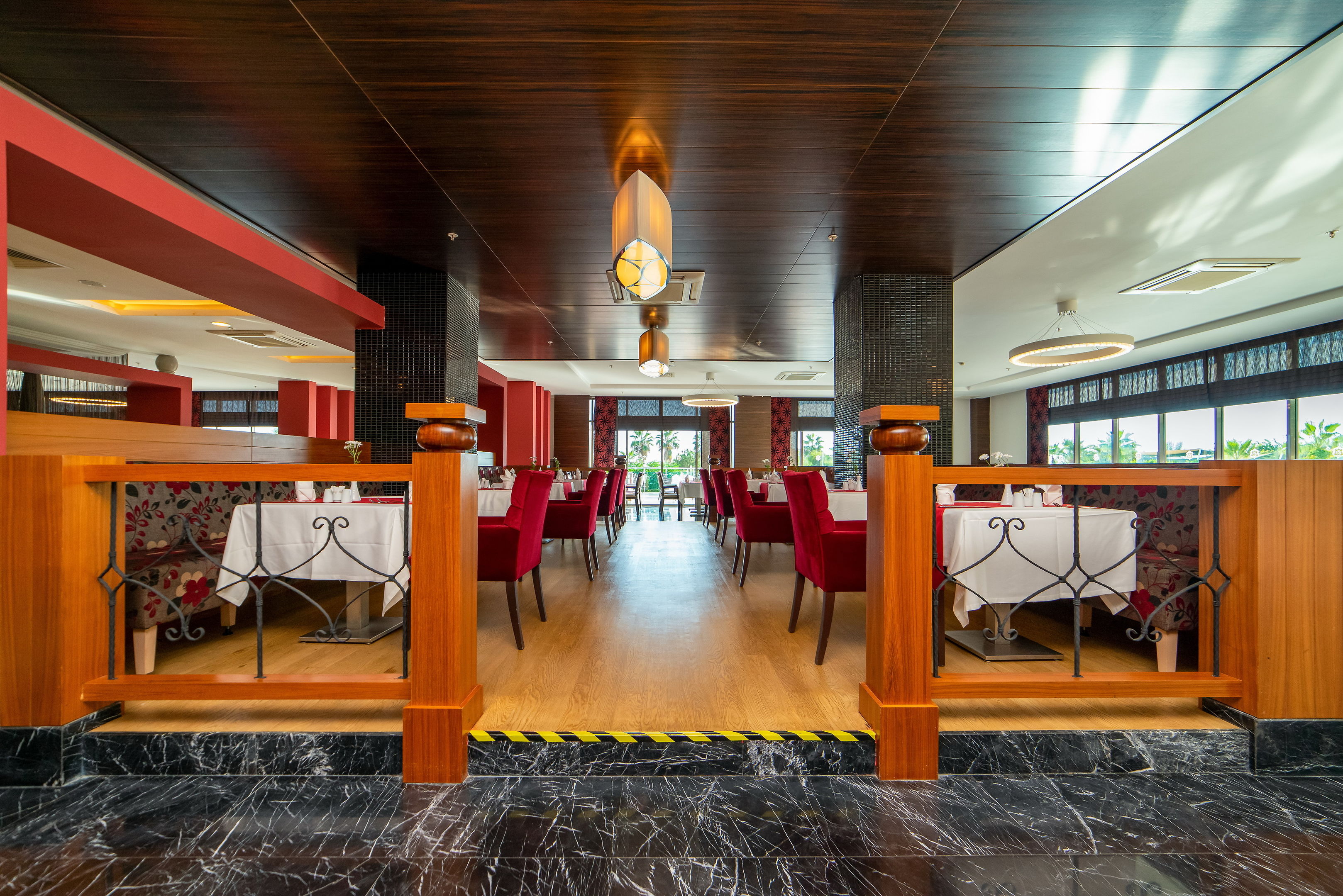 COMMODORE ELITE SUITE-SPA ADULT ONLY 18+
