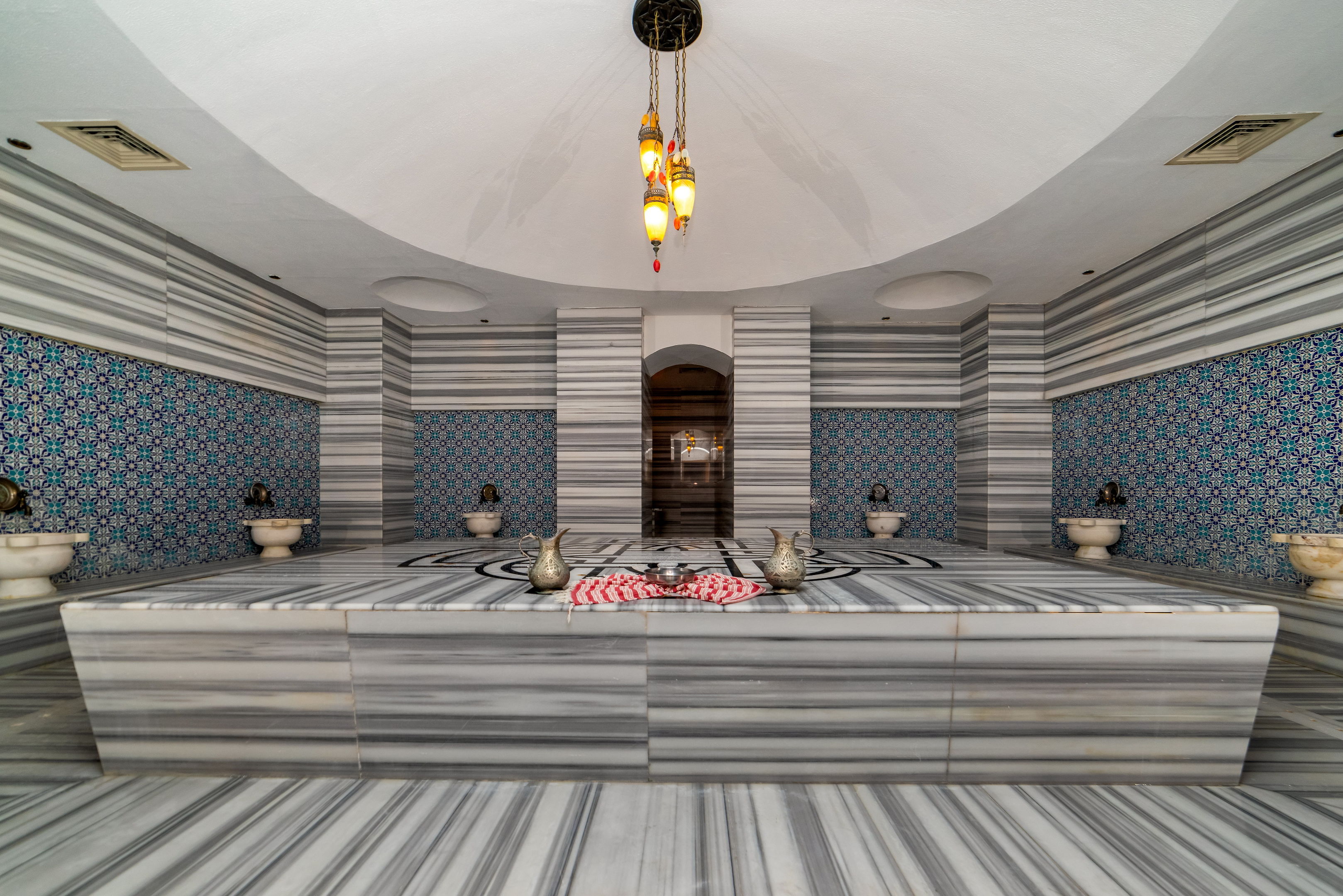 COMMODORE ELITE SUITE-SPA ADULT ONLY 18+