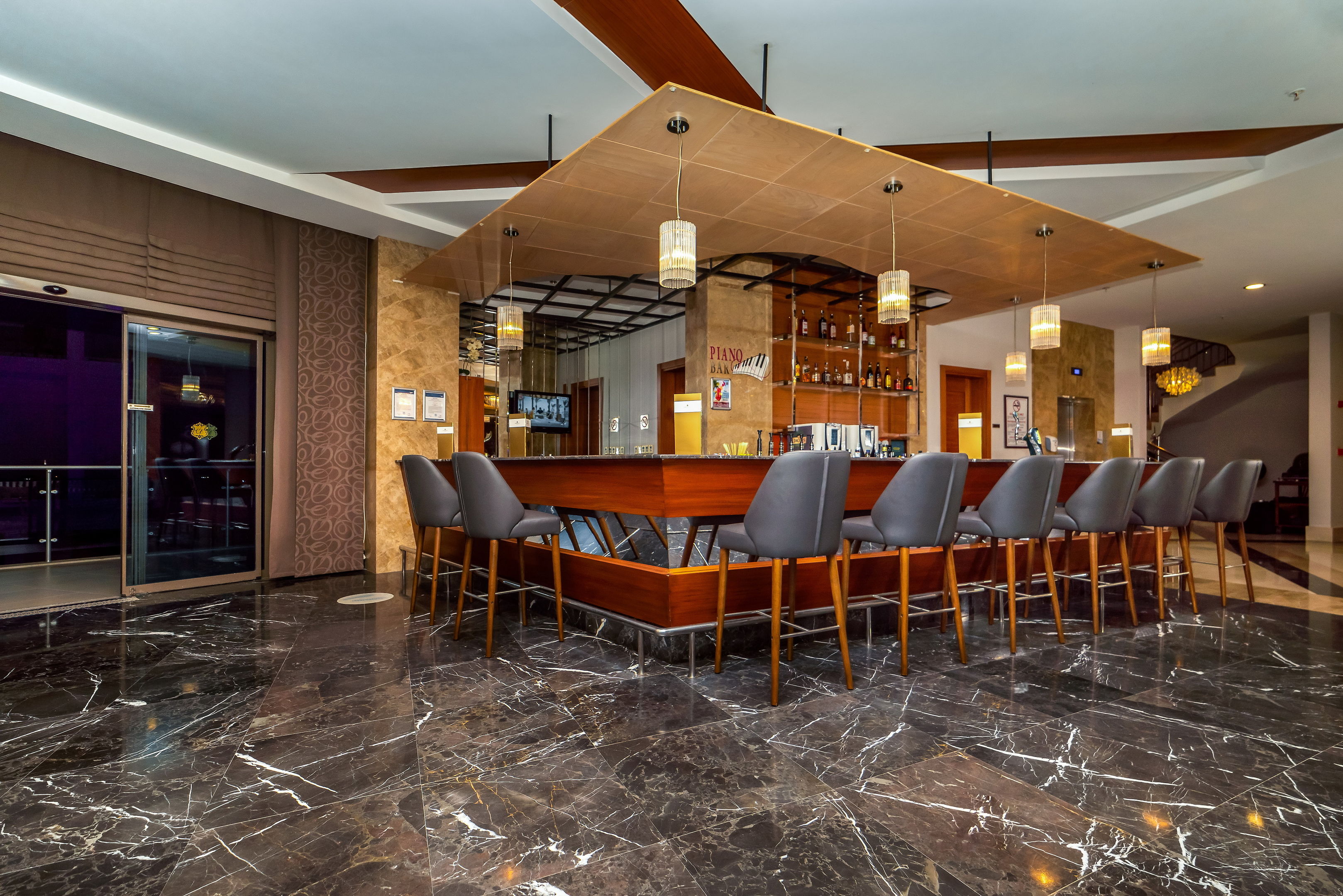 COMMODORE ELITE SUITE-SPA ADULT ONLY 18+
