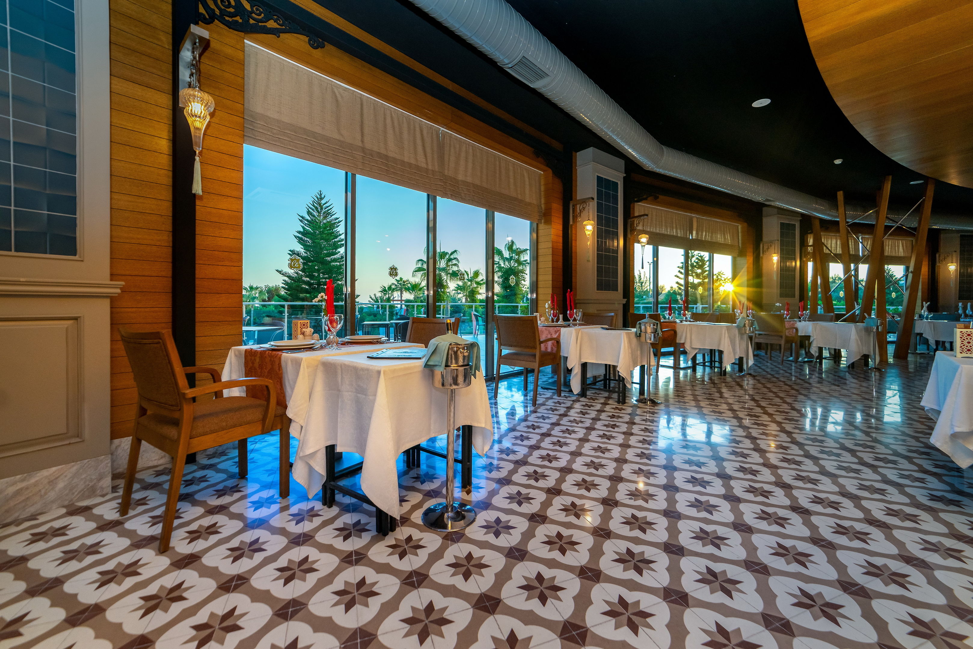COMMODORE ELITE SUITE-SPA ADULT ONLY 18+