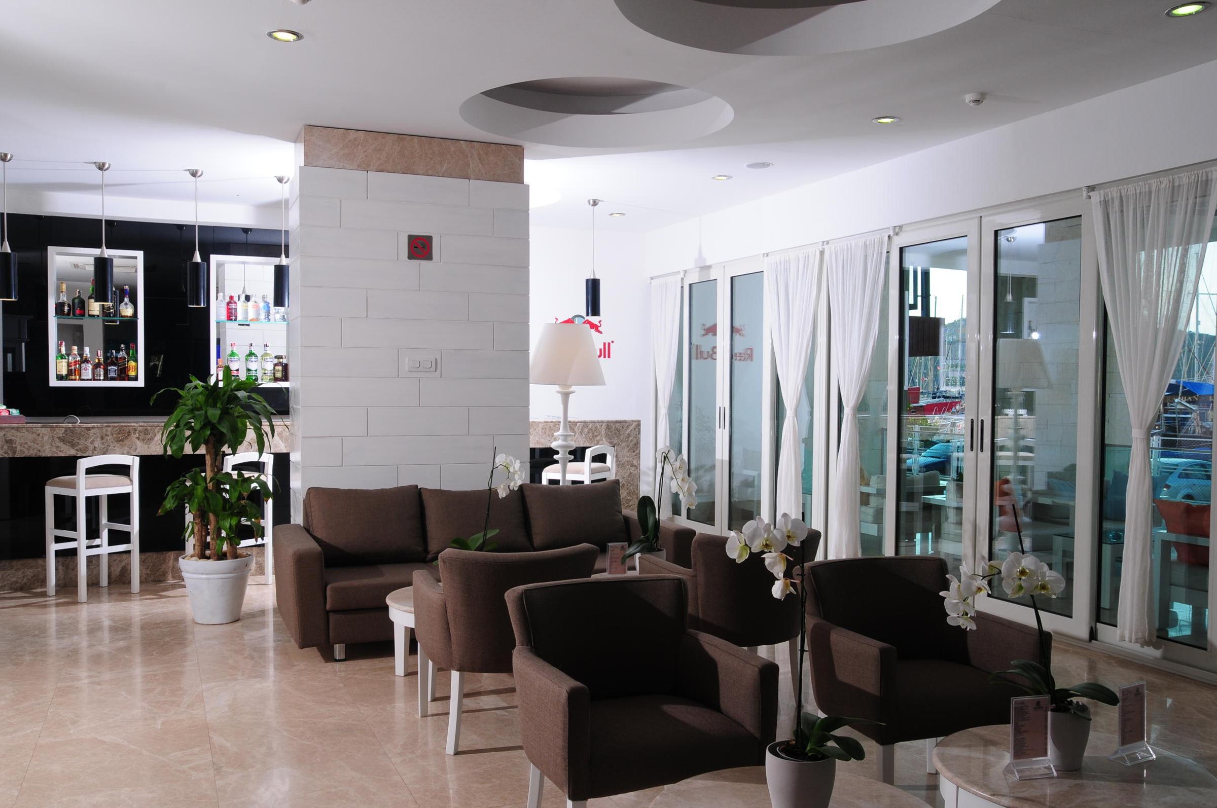 ALESTA YACHT HOTEL