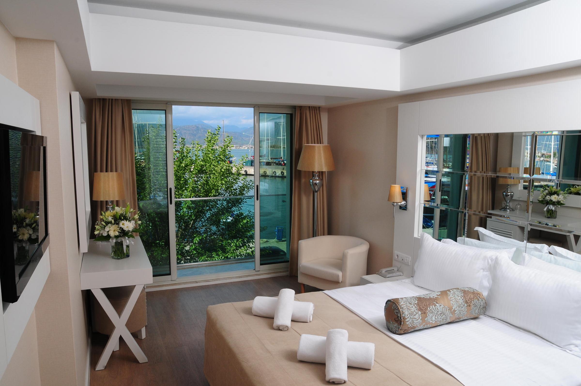 ALESTA YACHT HOTEL