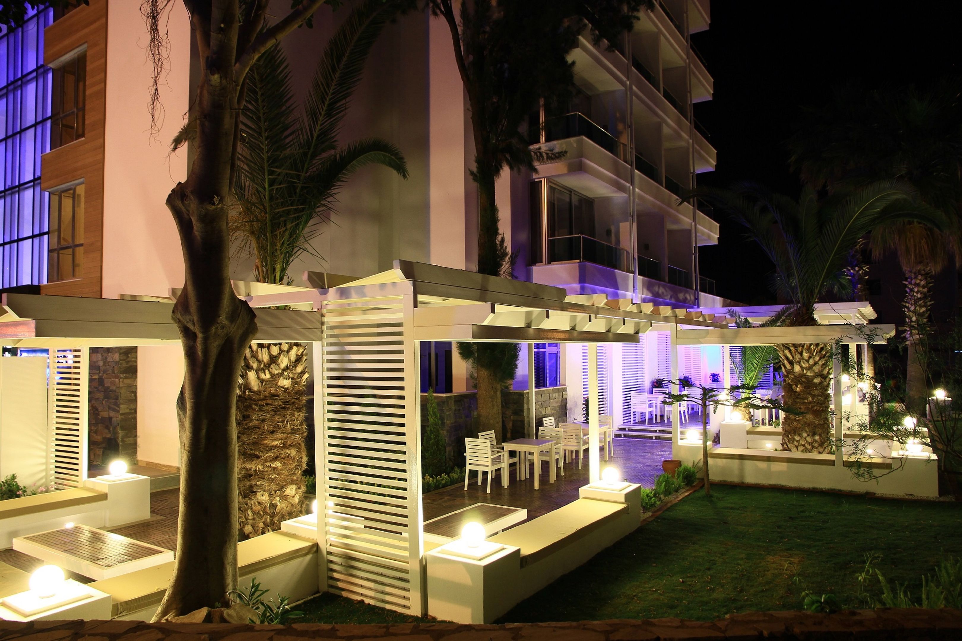SUPREME BEACH HOTEL 14+