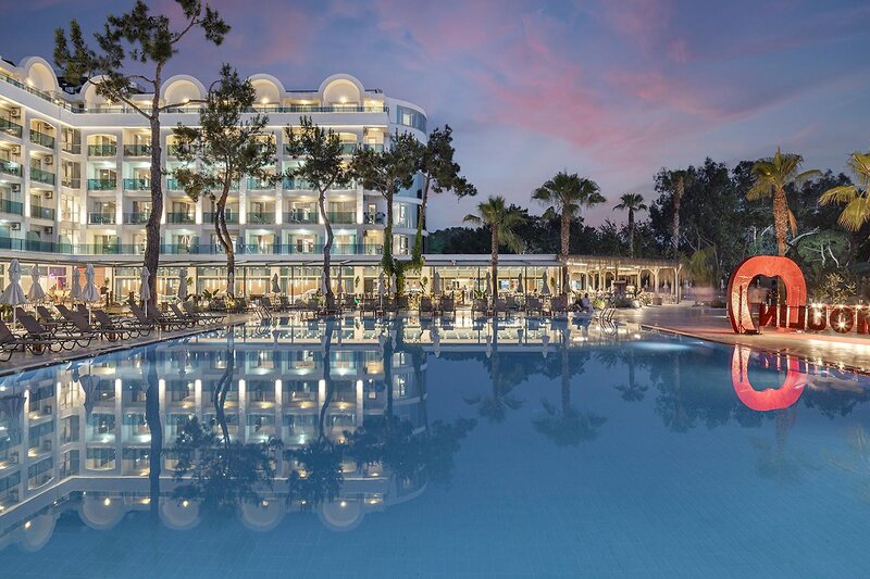 BERRY BLUE HOTEL