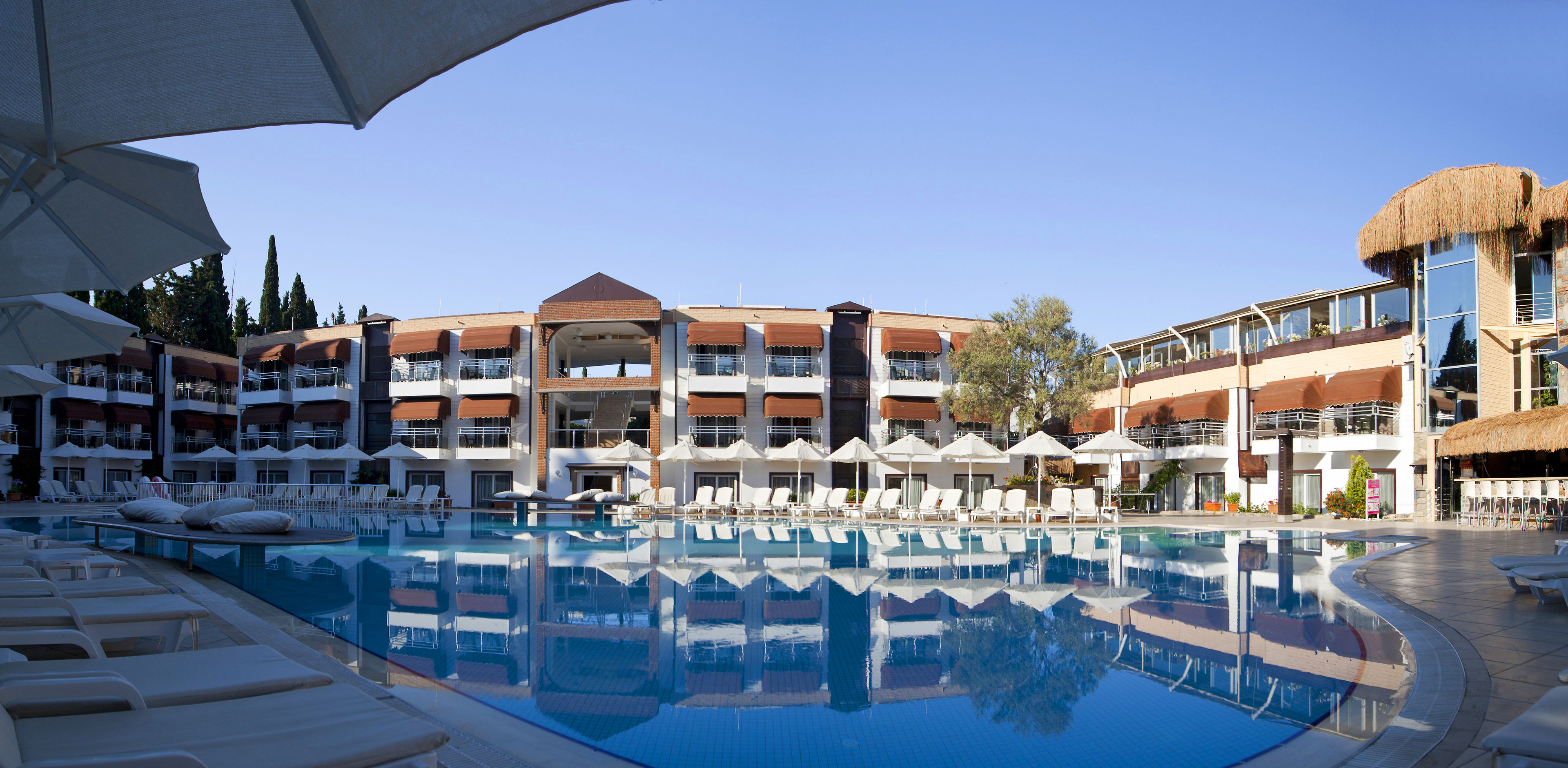 RISA HOTEL