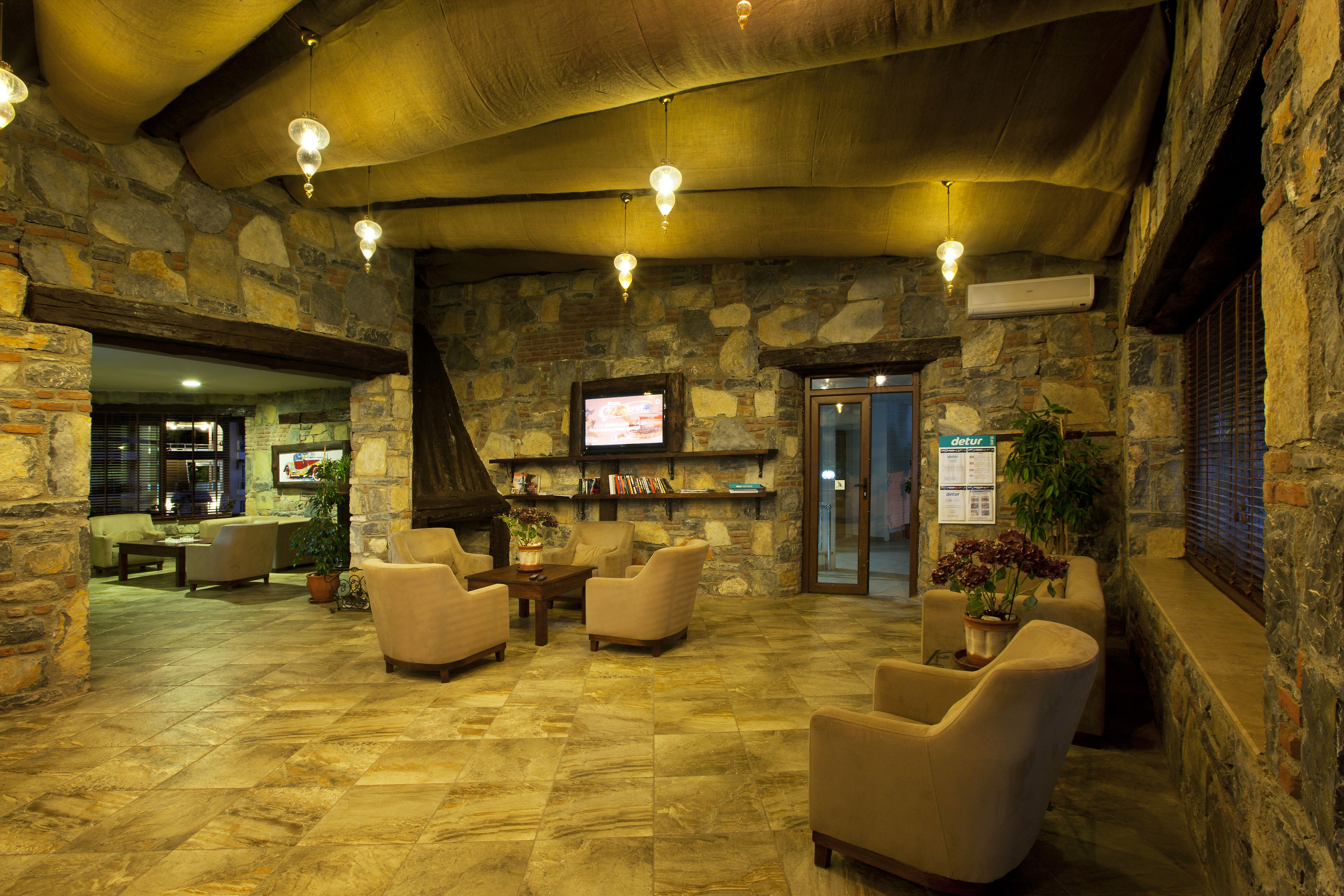 RISA HOTEL