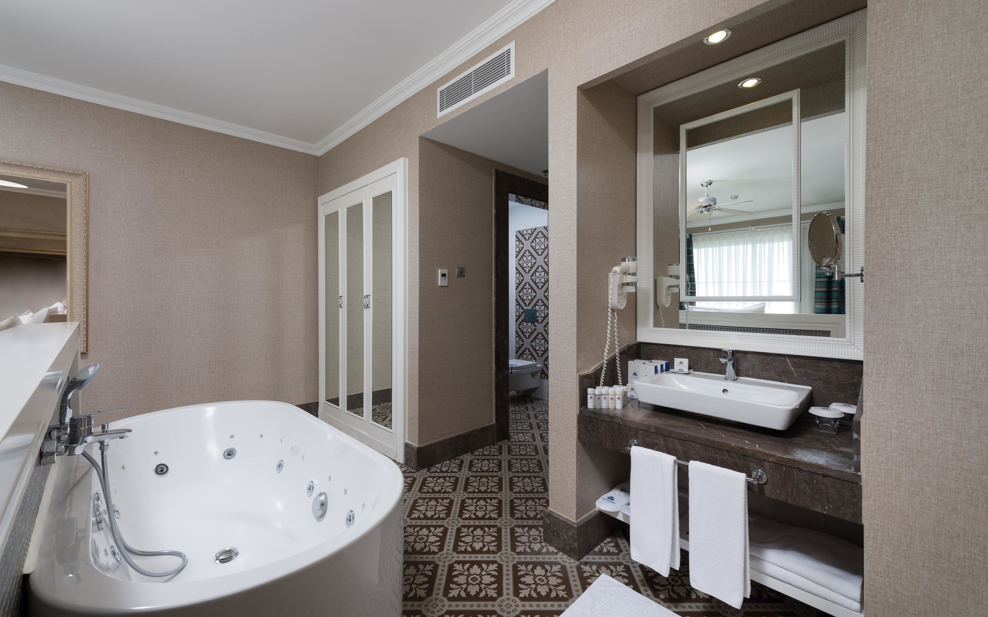 RUBI PLATINIUM SPA RESORT-SUITES
