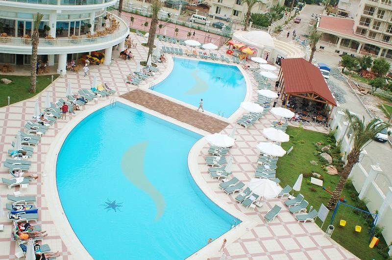 PINETA PARK DELUXE HOTEL