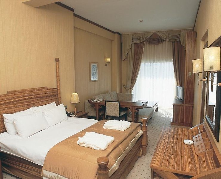 PINETA PARK DELUXE HOTEL