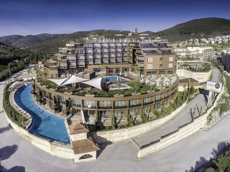 QLUSIVE HOTEL 14+