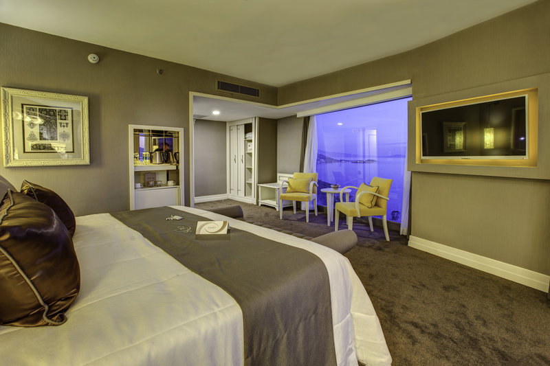 QLUSIVE HOTEL 14+