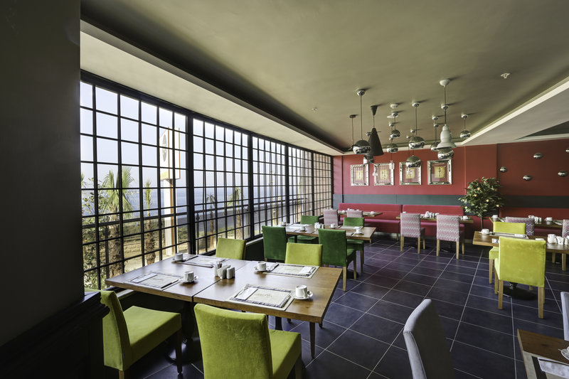 QLUSIVE HOTEL 14+