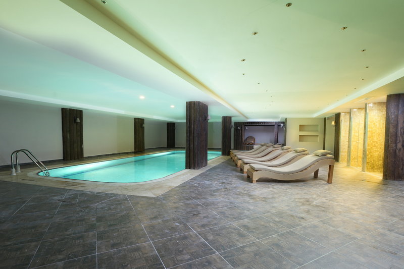 QLUSIVE HOTEL 14+