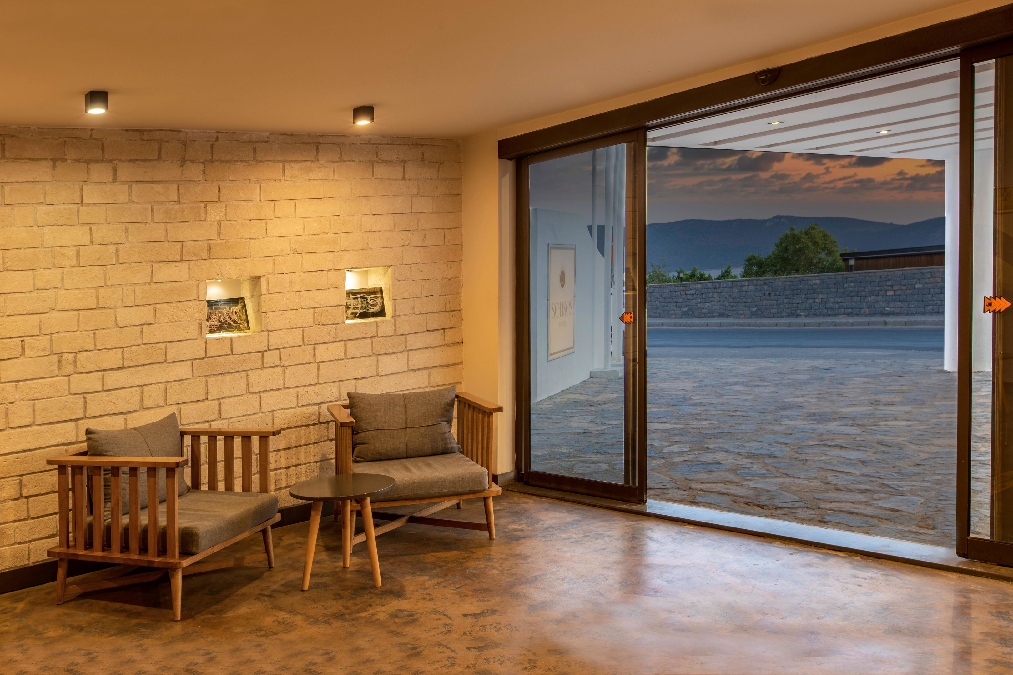 SENSES HOTEL 14+