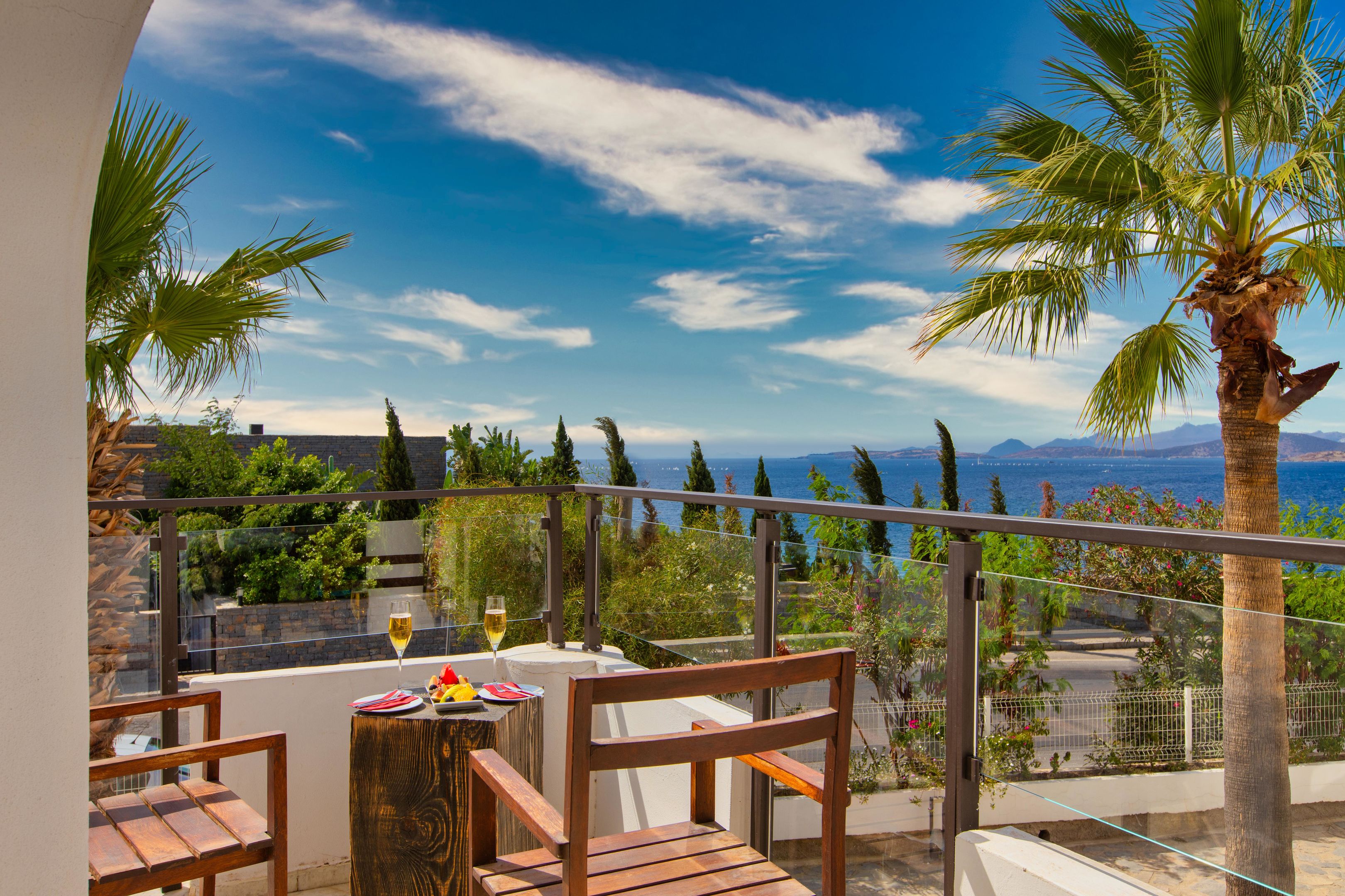 SENSES HOTEL 14+